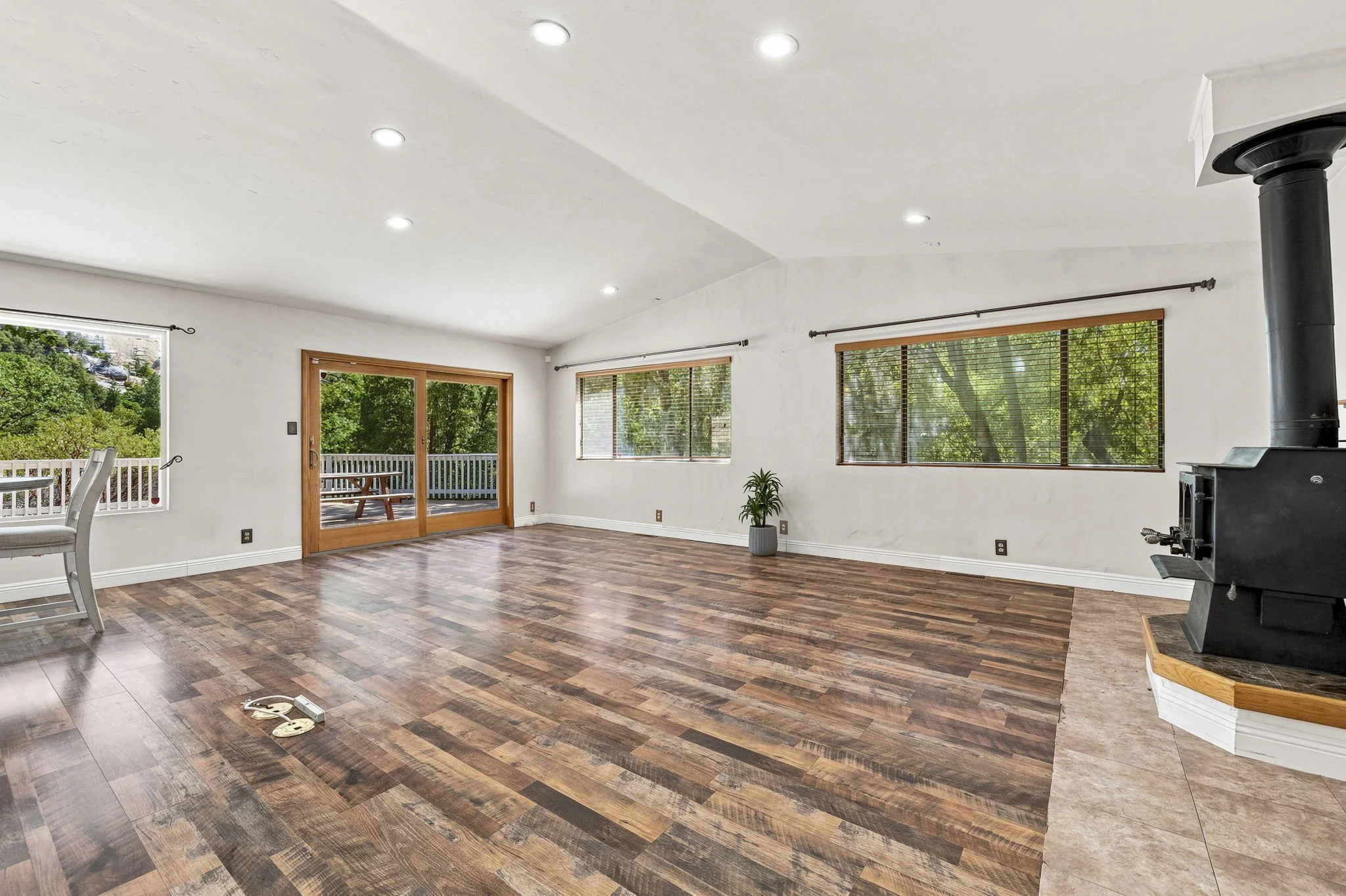 9-web-or-mls-22148 Crystal Falls_004.jpg