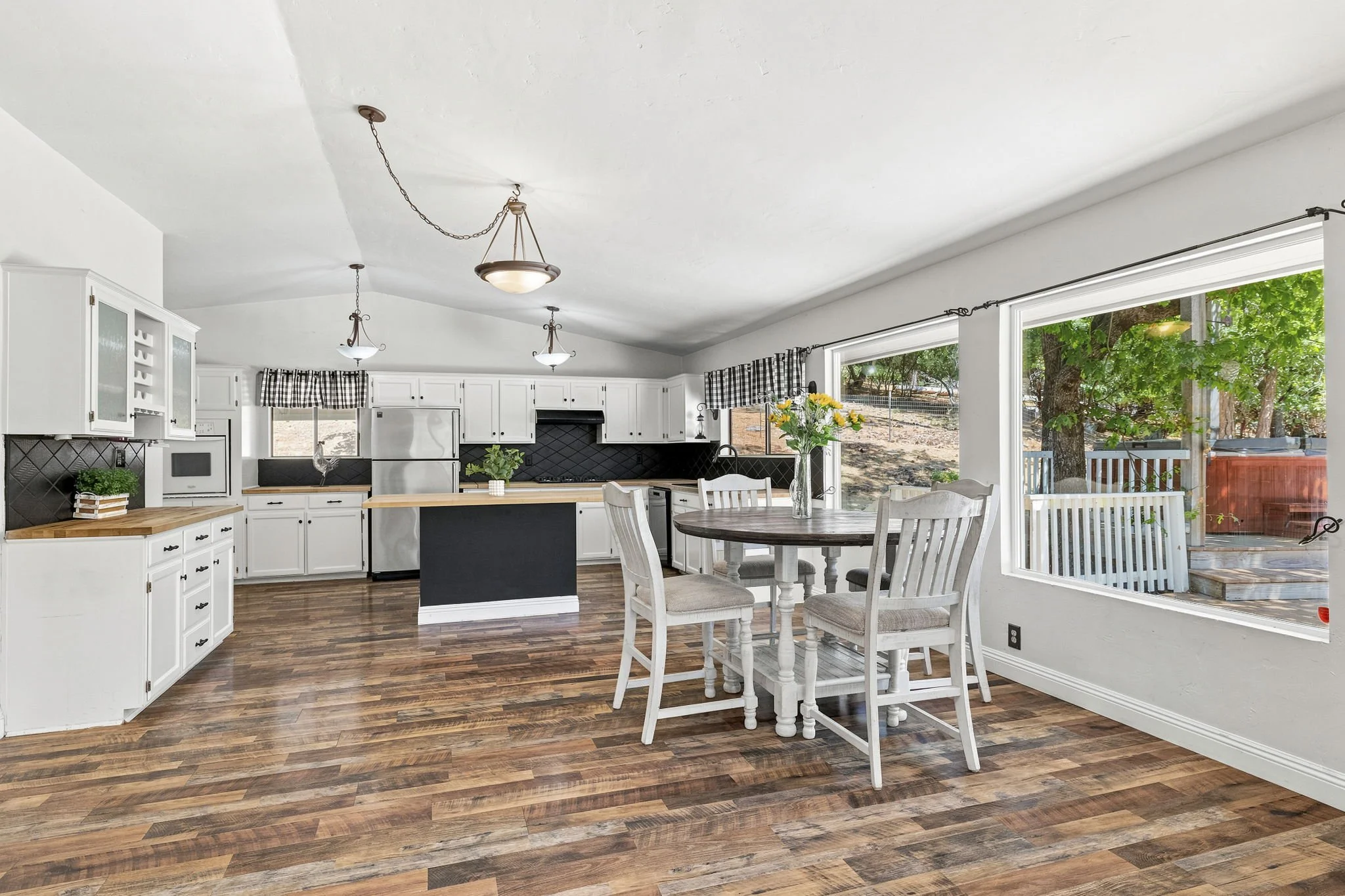 13-web-or-mls-22148 Crystal Falls_007.jpg