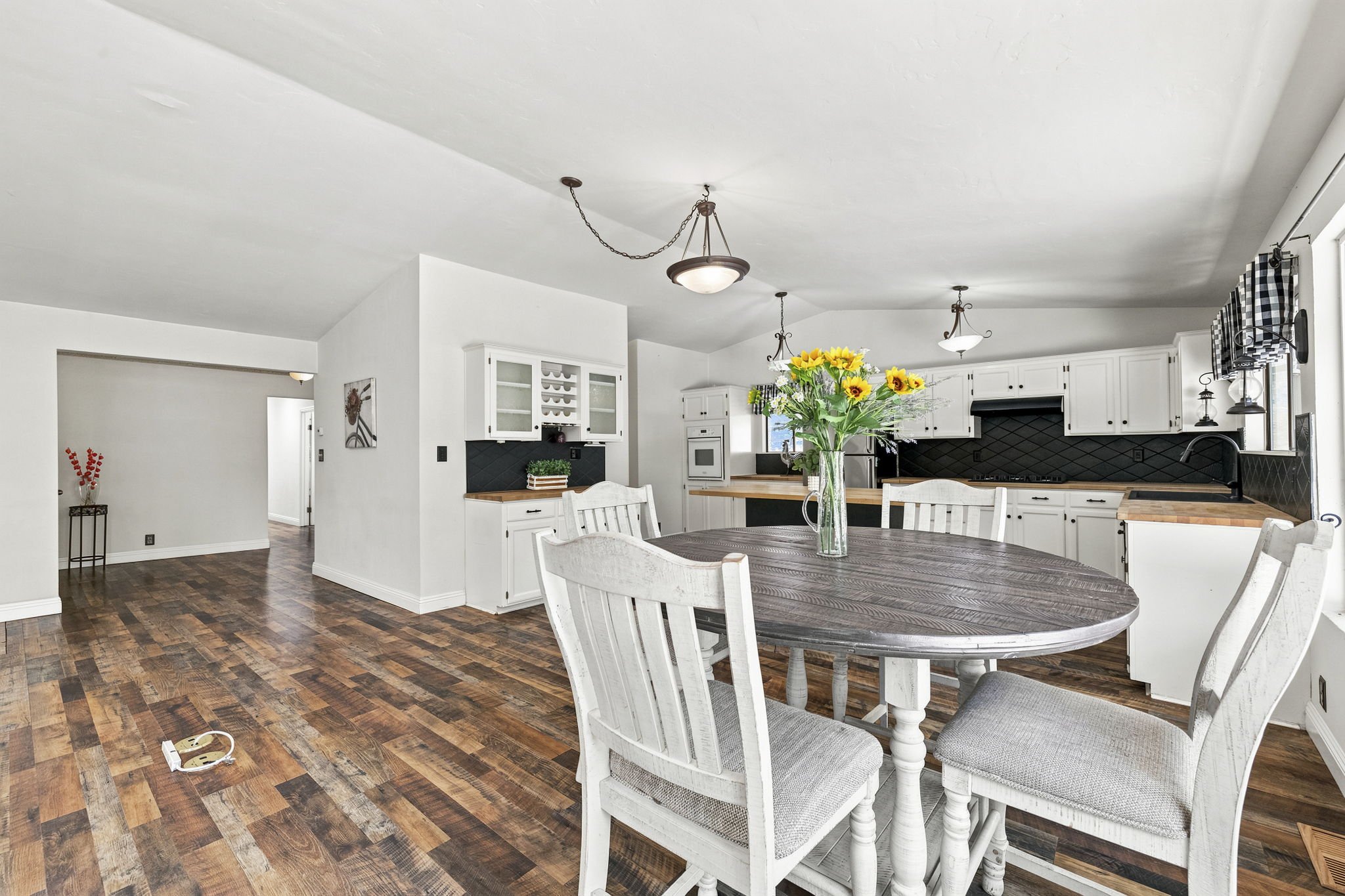 14-web-or-mls-22148 Crystal Falls_008.jpg