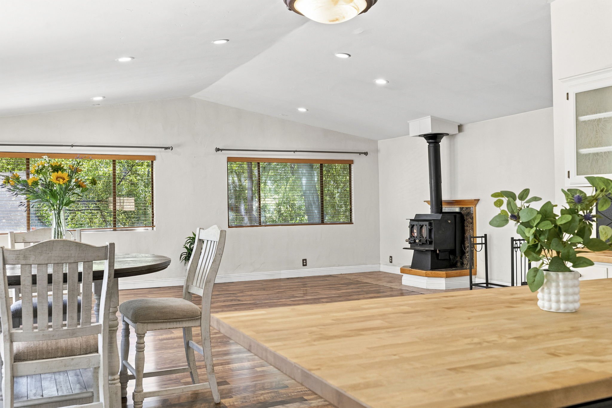 21-web-or-mls-22148 Crystal Falls_015 V2.jpg