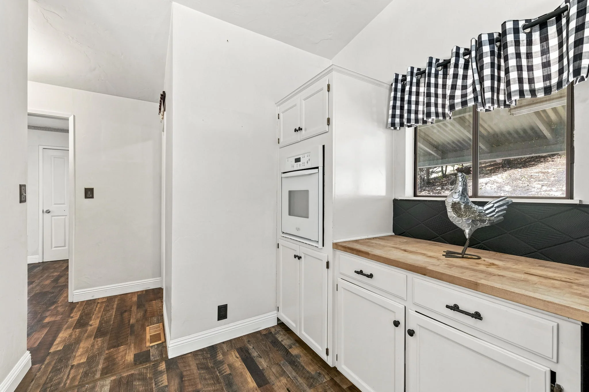 23-web-or-mls-22148 Crystal Falls_016.jpg
