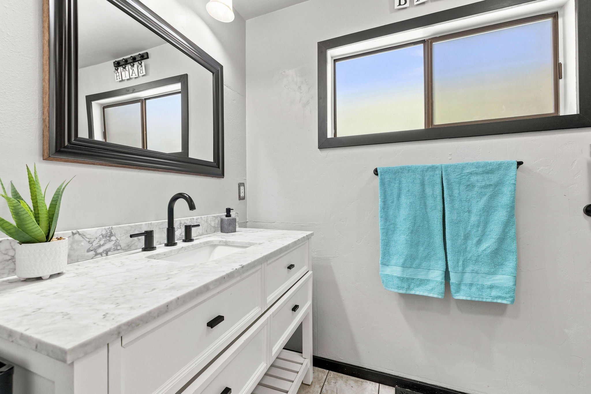 33-web-or-mls-22148 Crystal Falls_025.jpg