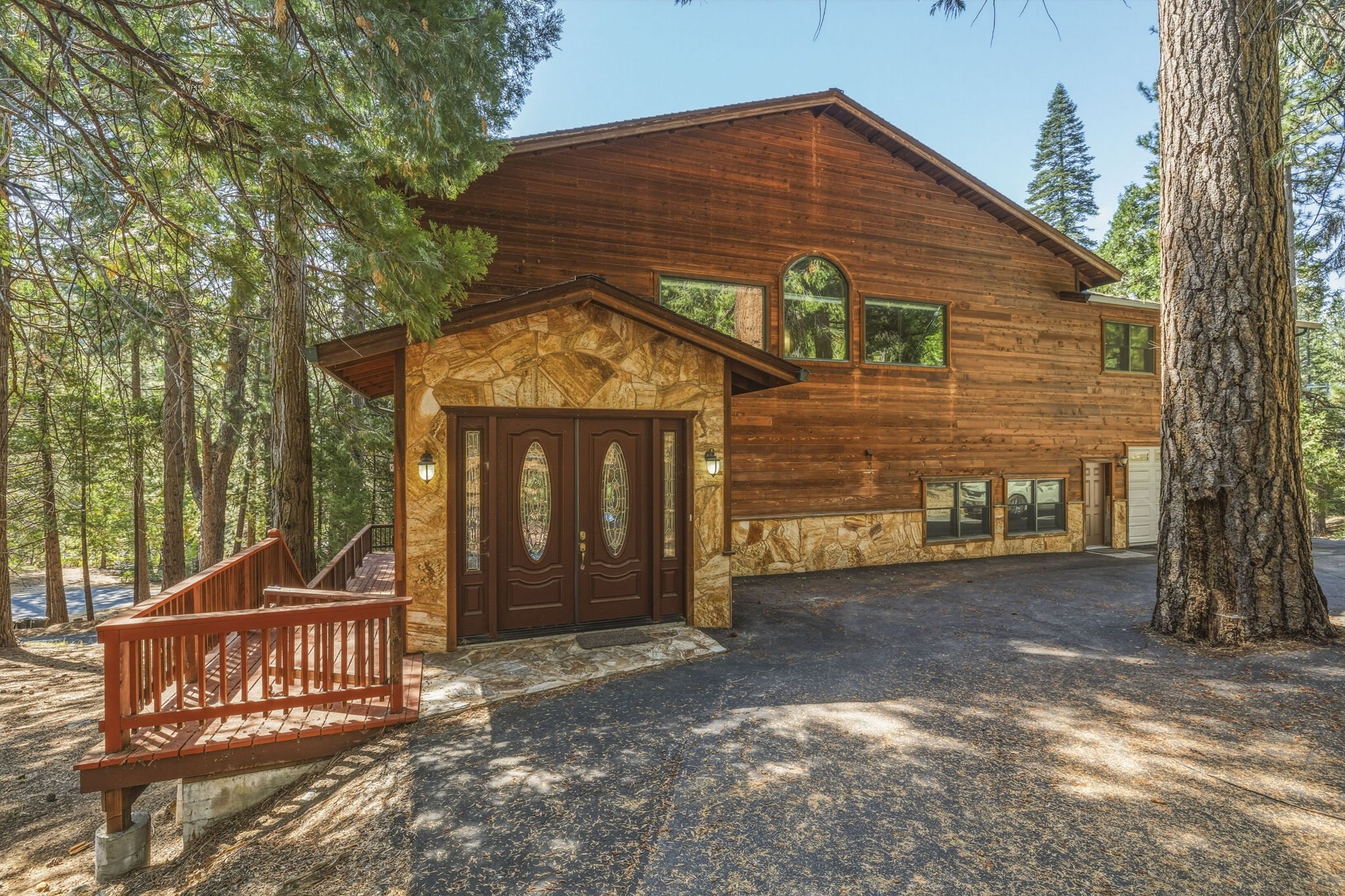 3-web-or-mls-28421 Old Strawberry Dr_050.jpg