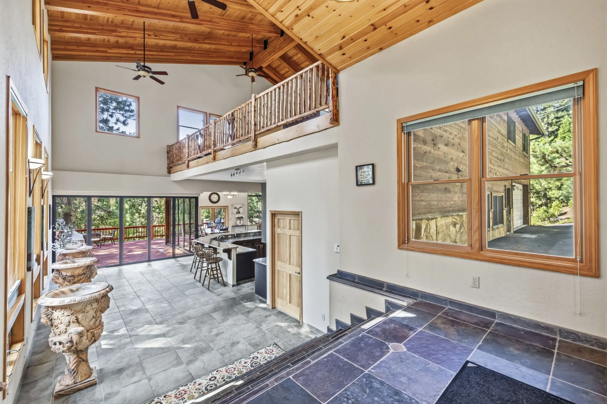 5-web-or-mls-28421 Old Strawberry Dr_001.jpg