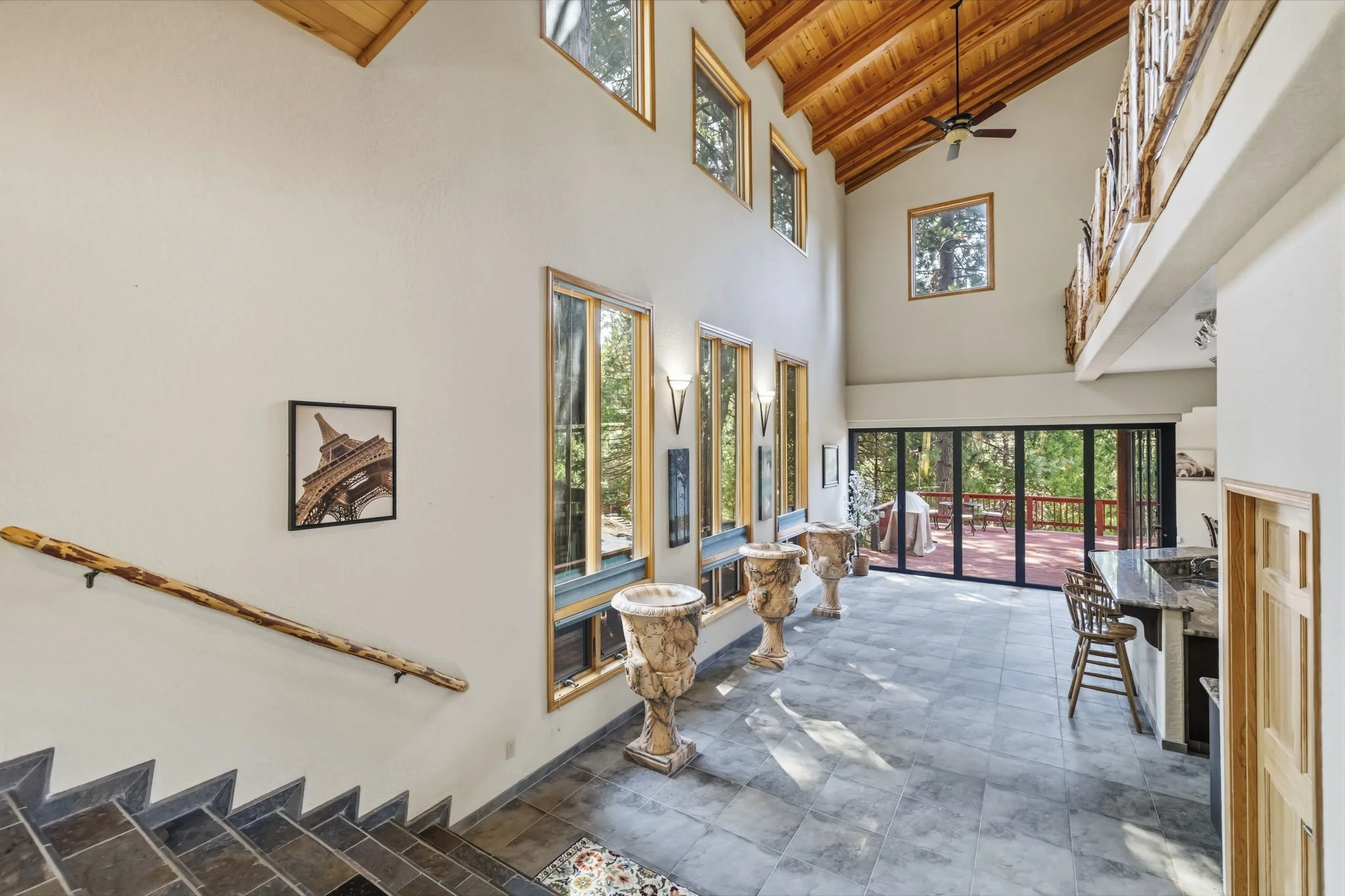 6-web-or-mls-28421 Old Strawberry Dr_002.jpg