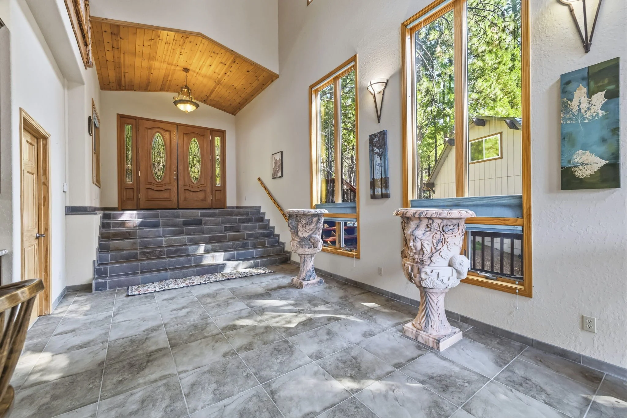 8-web-or-mls-28421 Old Strawberry Dr_004.jpg