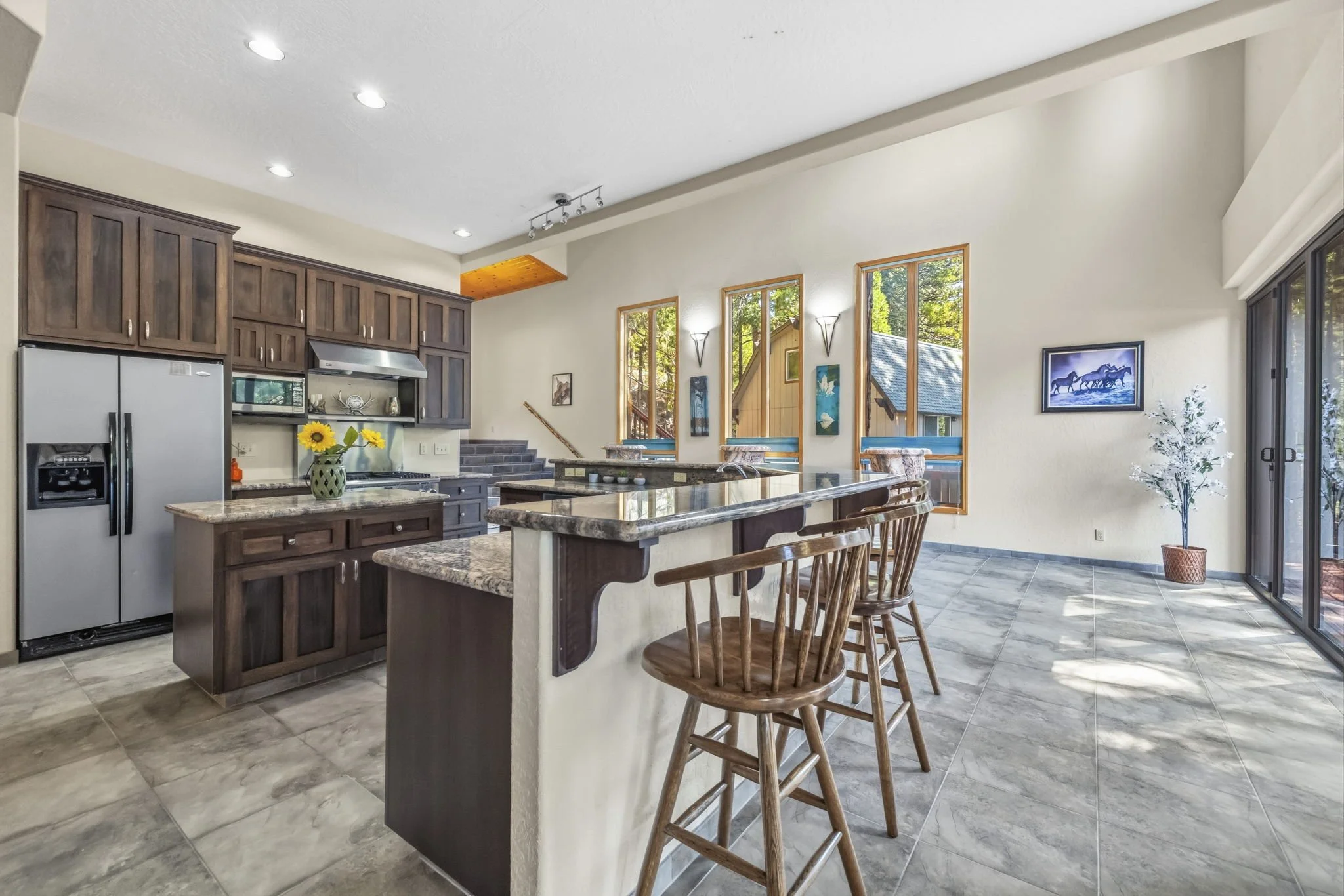 12-web-or-mls-28421 Old Strawberry Dr_008.jpg