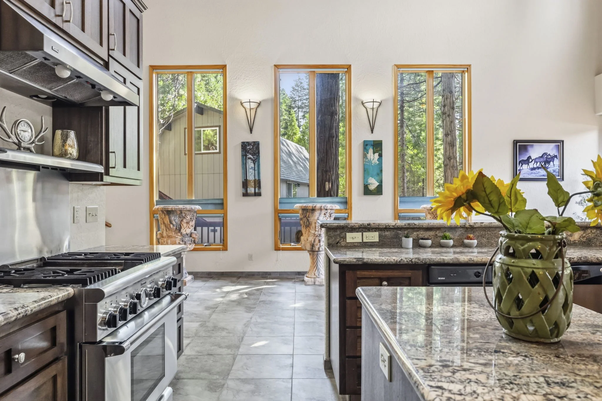 13-web-or-mls-28421 Old Strawberry Dr_009.jpg