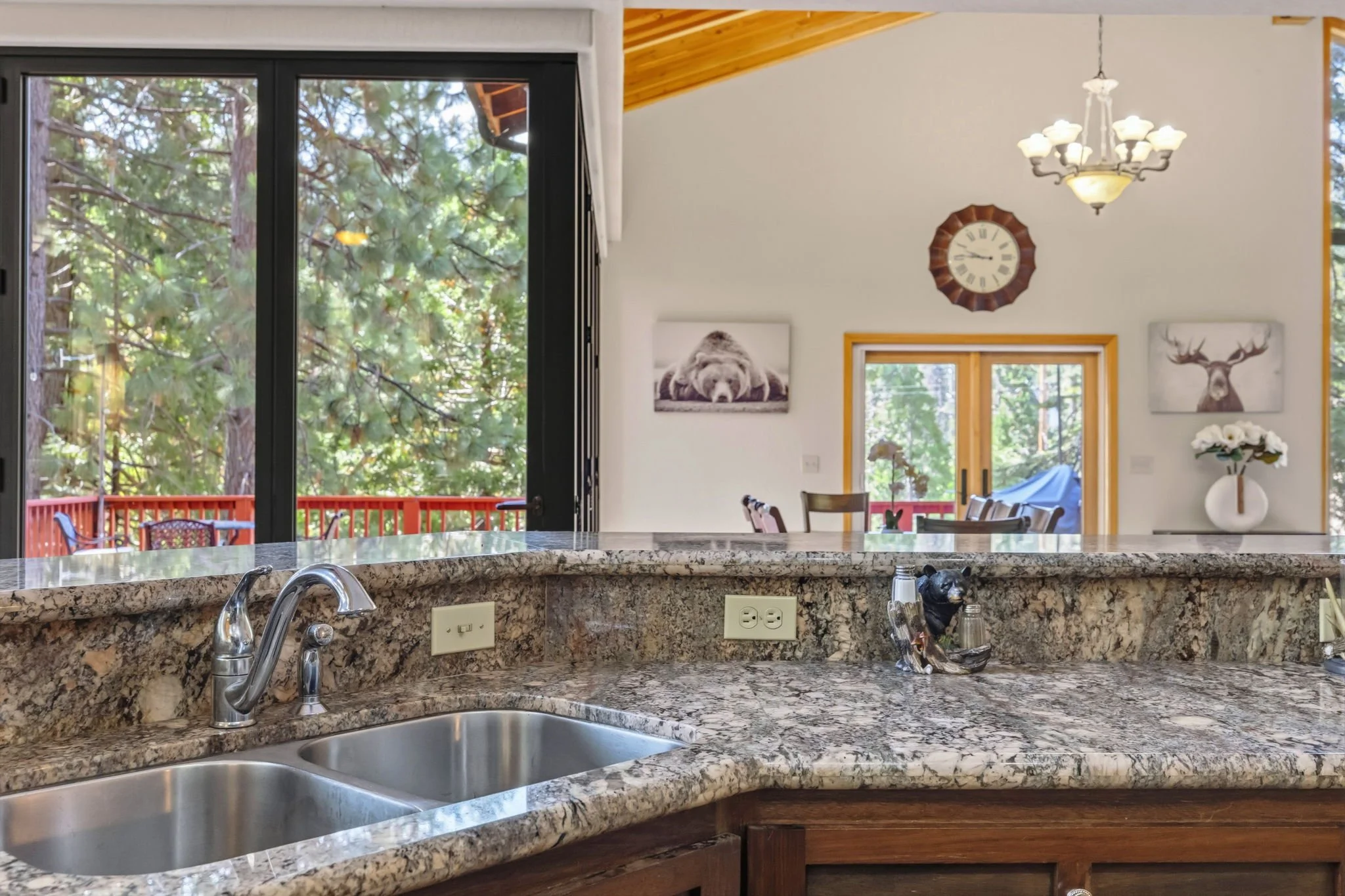 16-web-or-mls-28421 Old Strawberry Dr_012.jpg