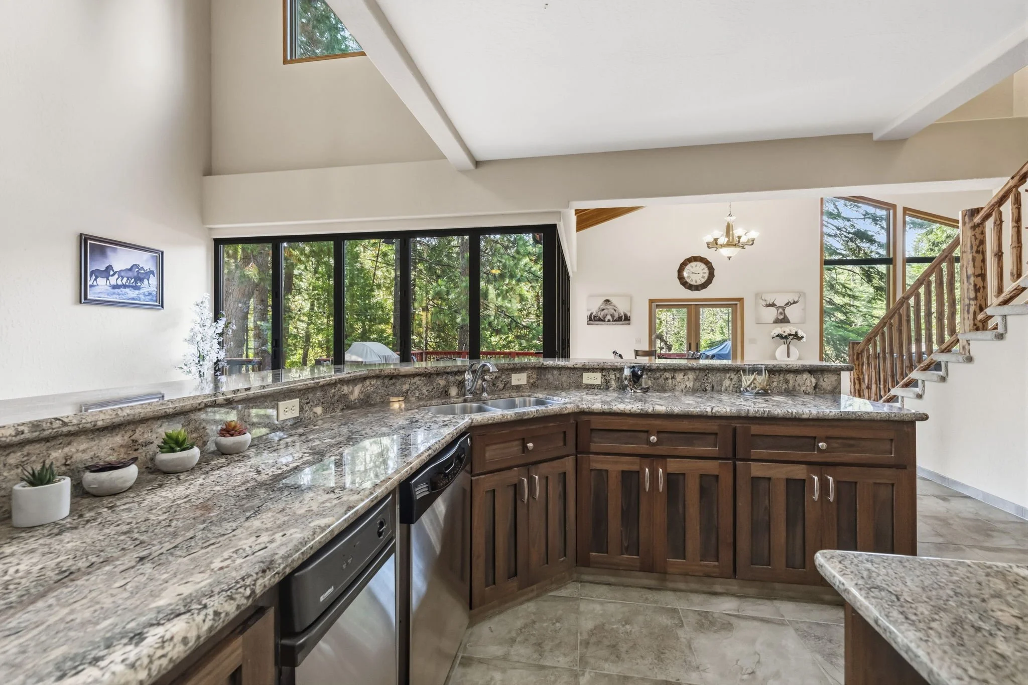15-web-or-mls-28421 Old Strawberry Dr_011.jpg