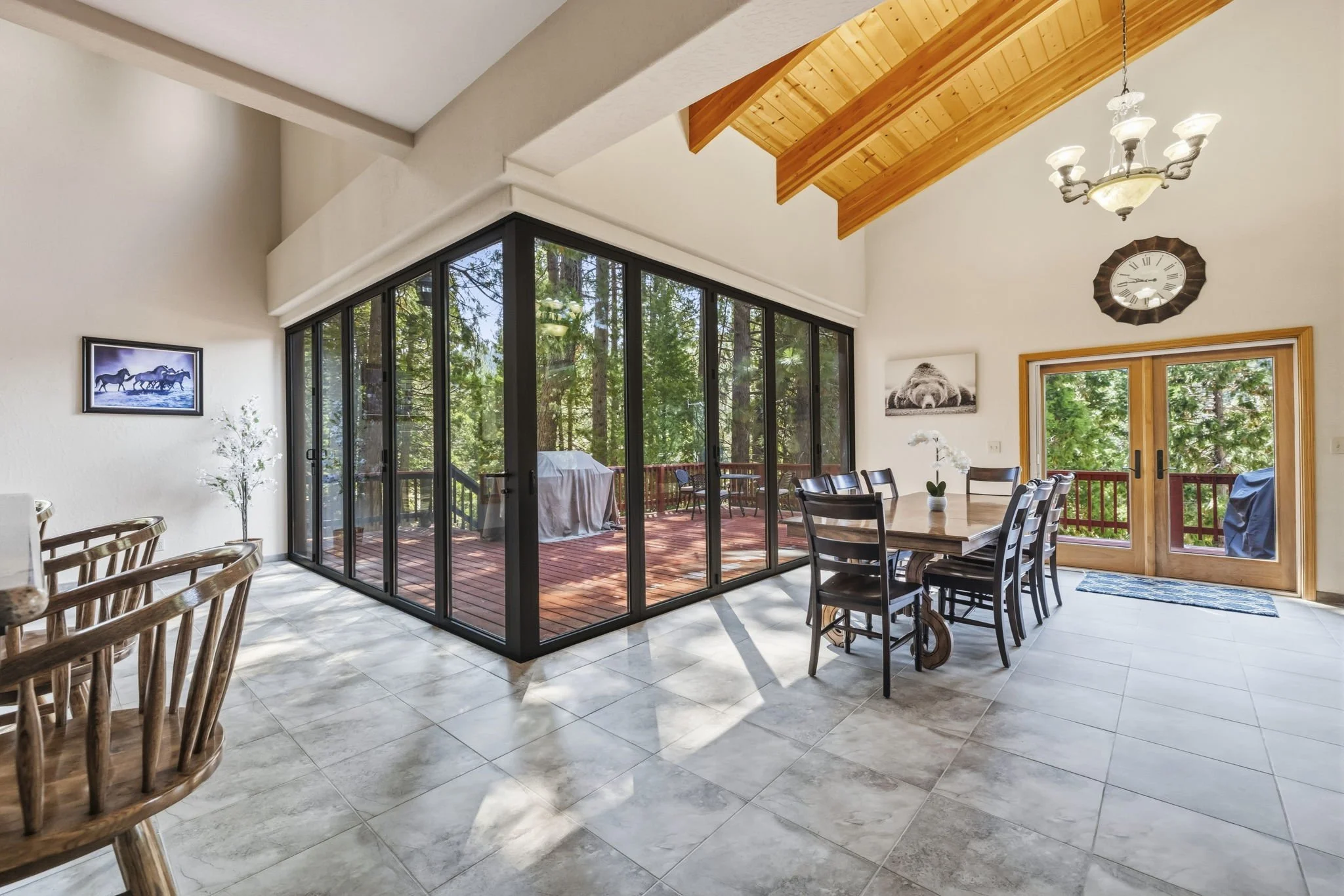 18-web-or-mls-28421 Old Strawberry Dr_014.jpg