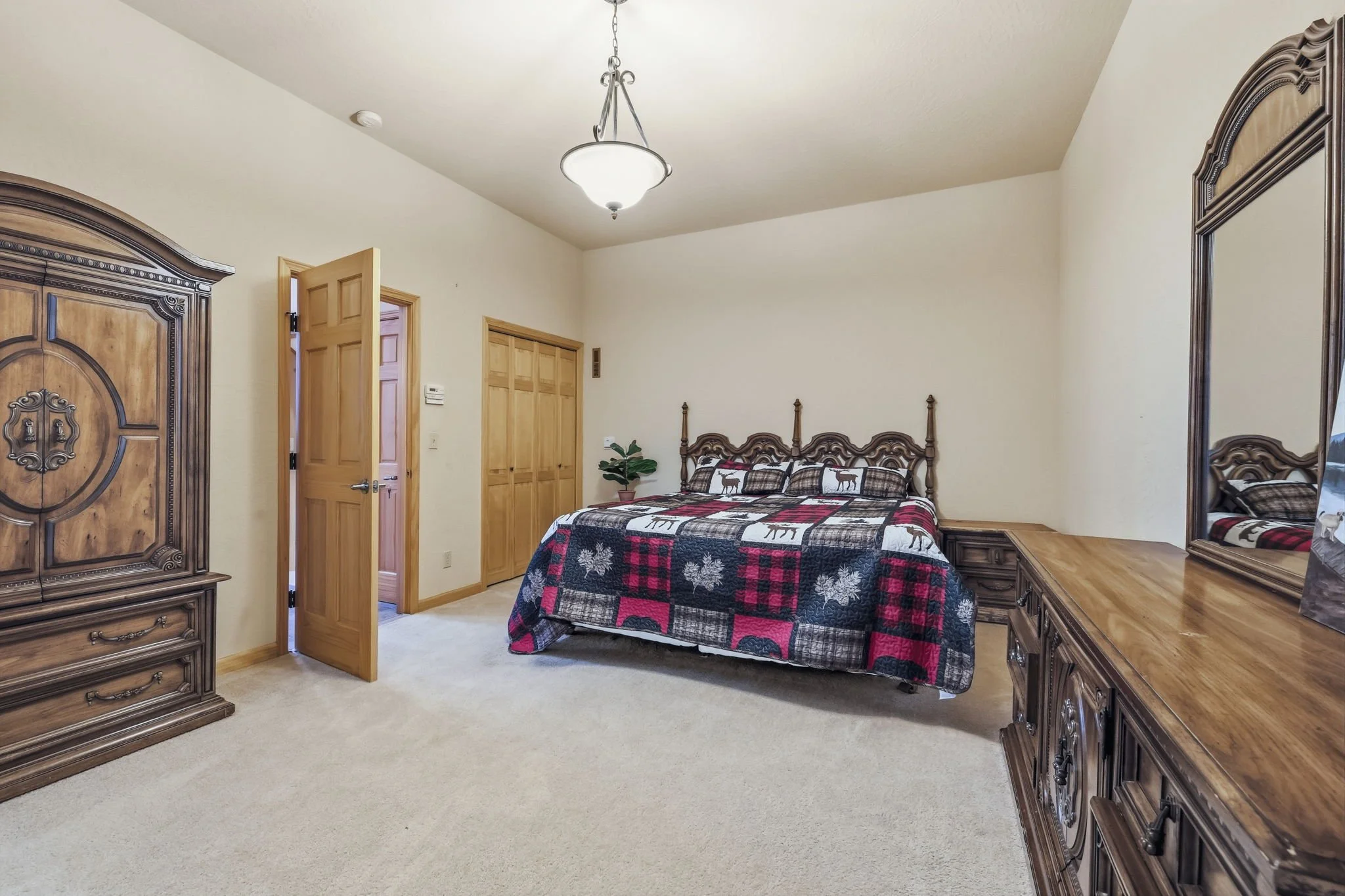 32-web-or-mls-28421 Old Strawberry Dr_025.jpg
