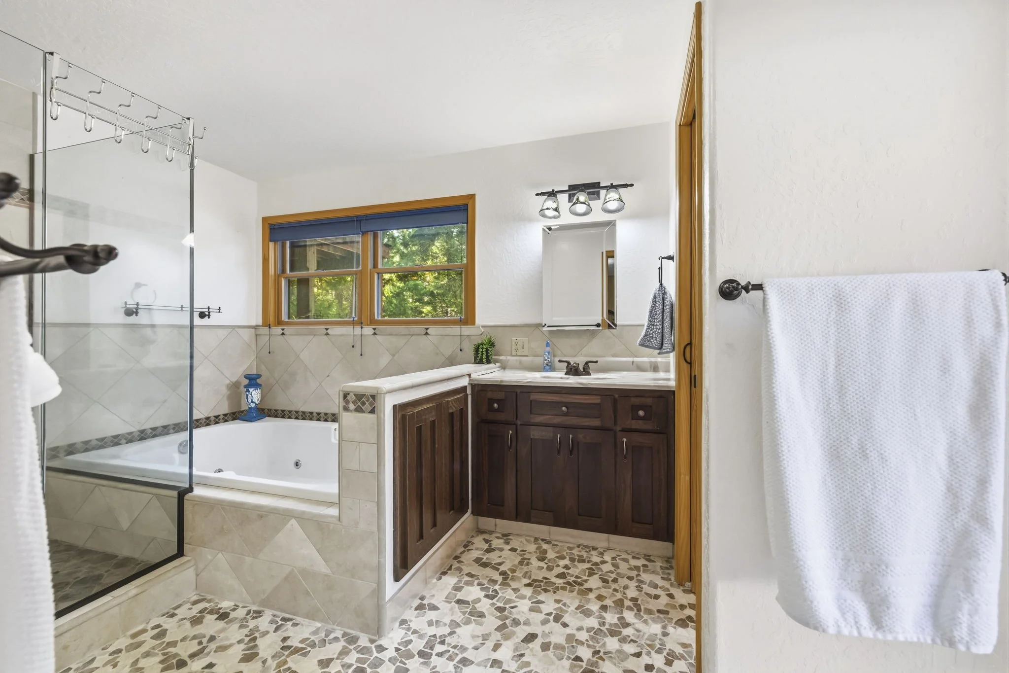 50-web-or-mls-28421 Old Strawberry Dr_043.jpg
