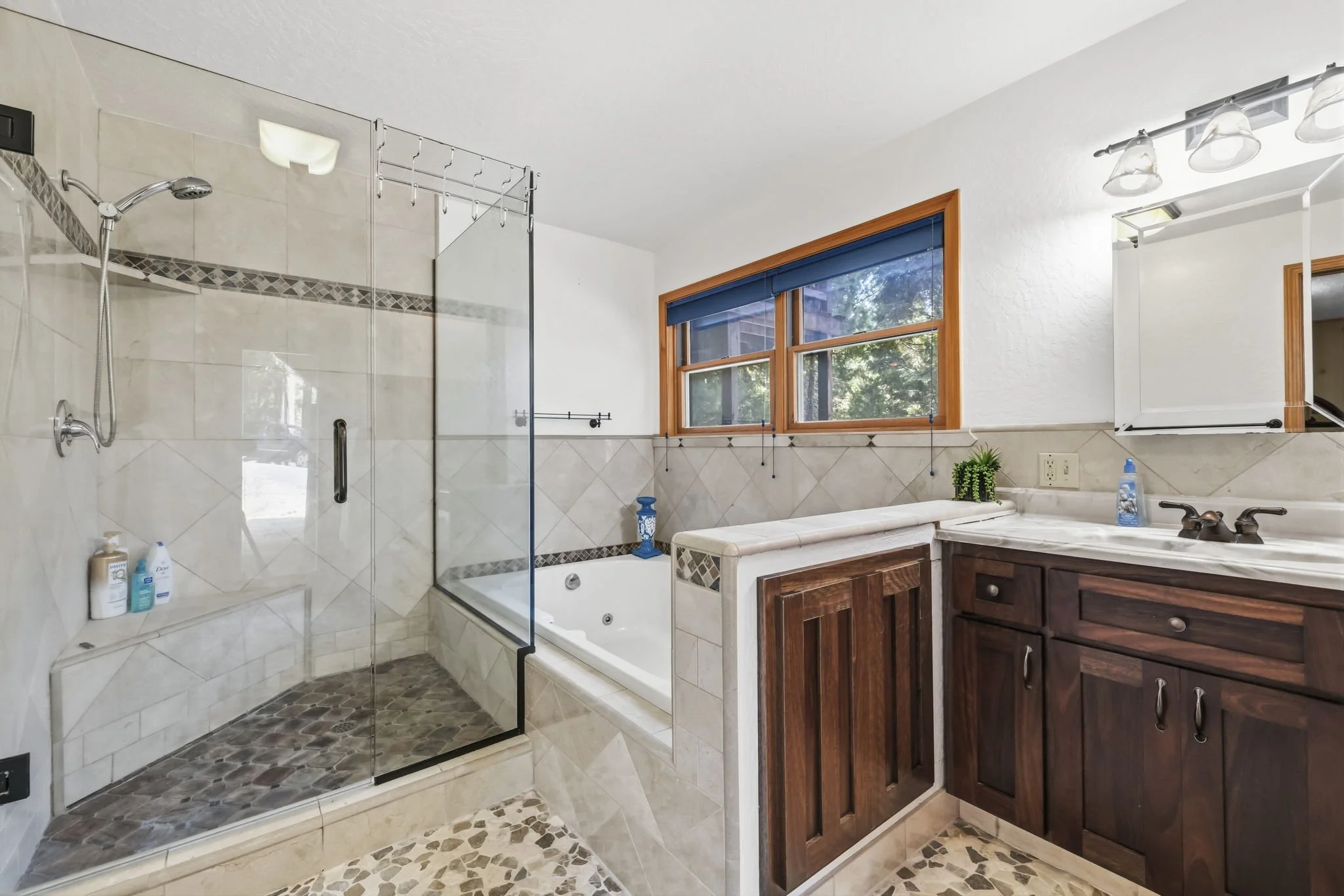 51-web-or-mls-28421 Old Strawberry Dr_044.jpg