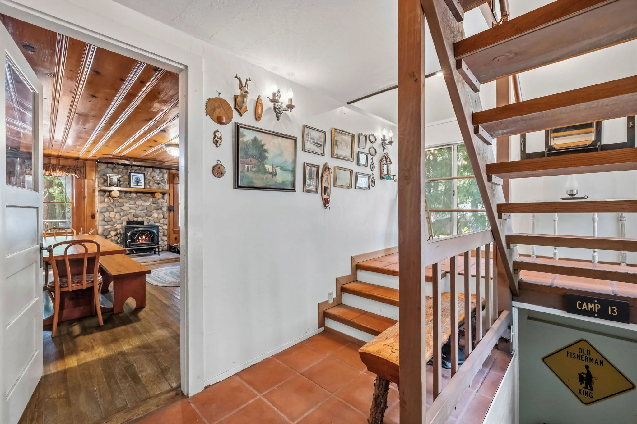 6-web-or-mls-112 Meadow View Rd-4.jpg