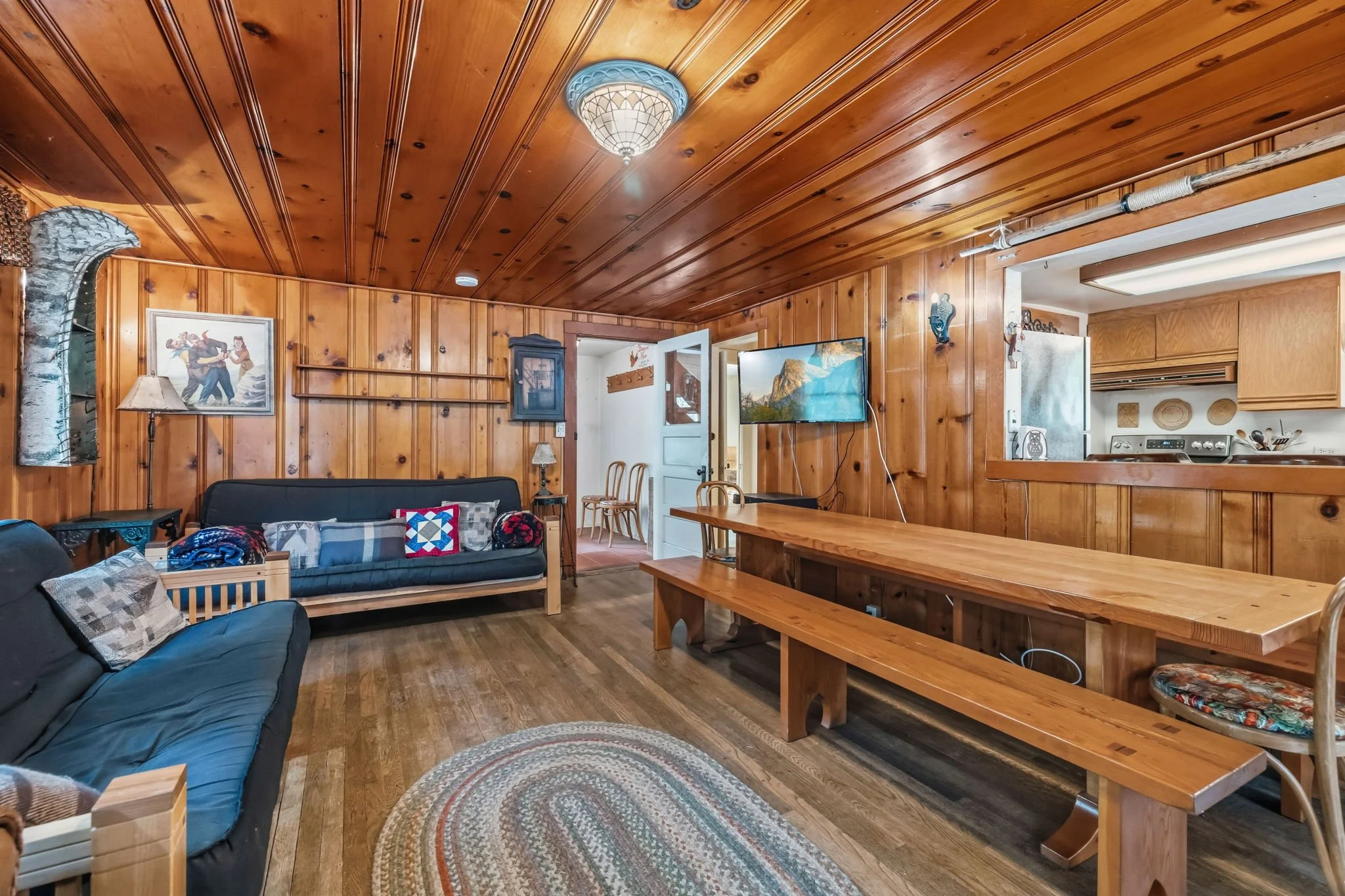 12-web-or-mls-112 Meadow View Rd-10.jpg