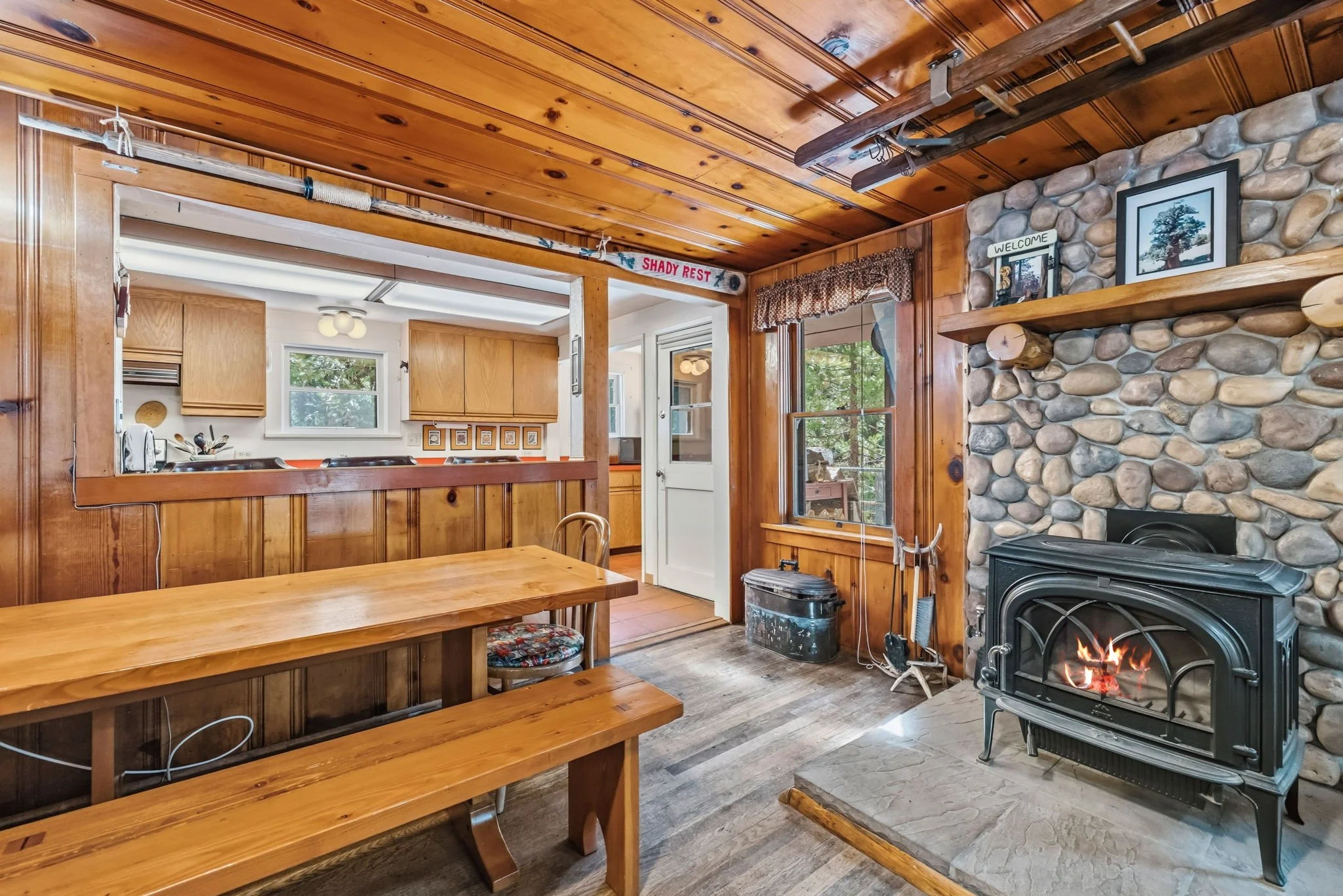 13-web-or-mls-112 Meadow View Rd-11.jpg