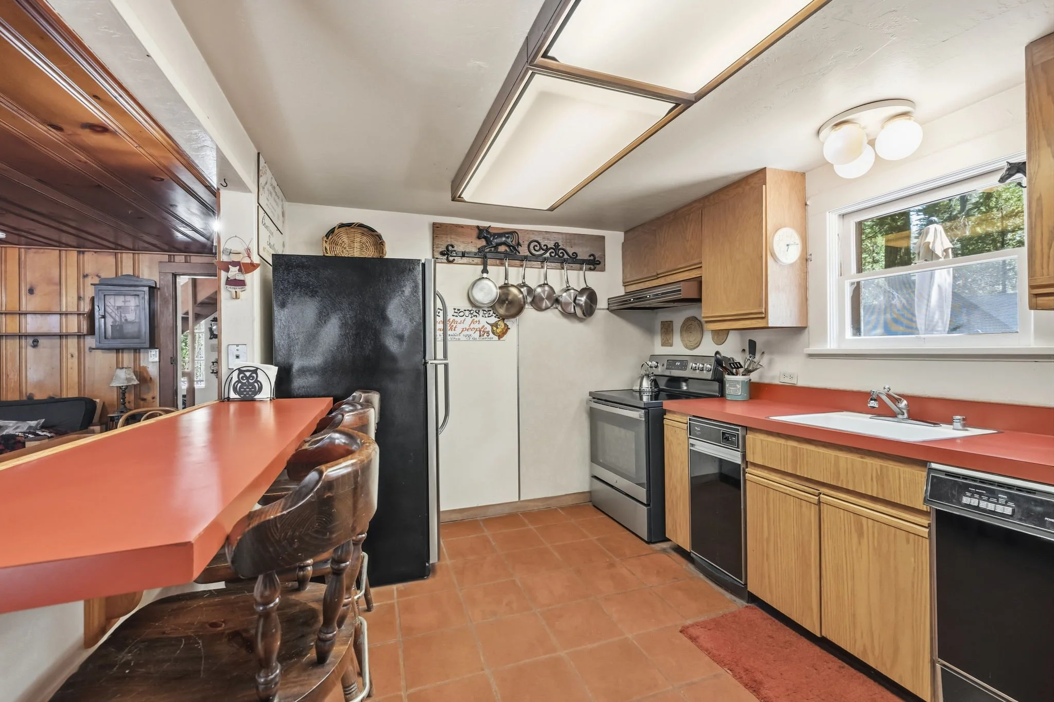 15-web-or-mls-112 Meadow View Rd-18.jpg