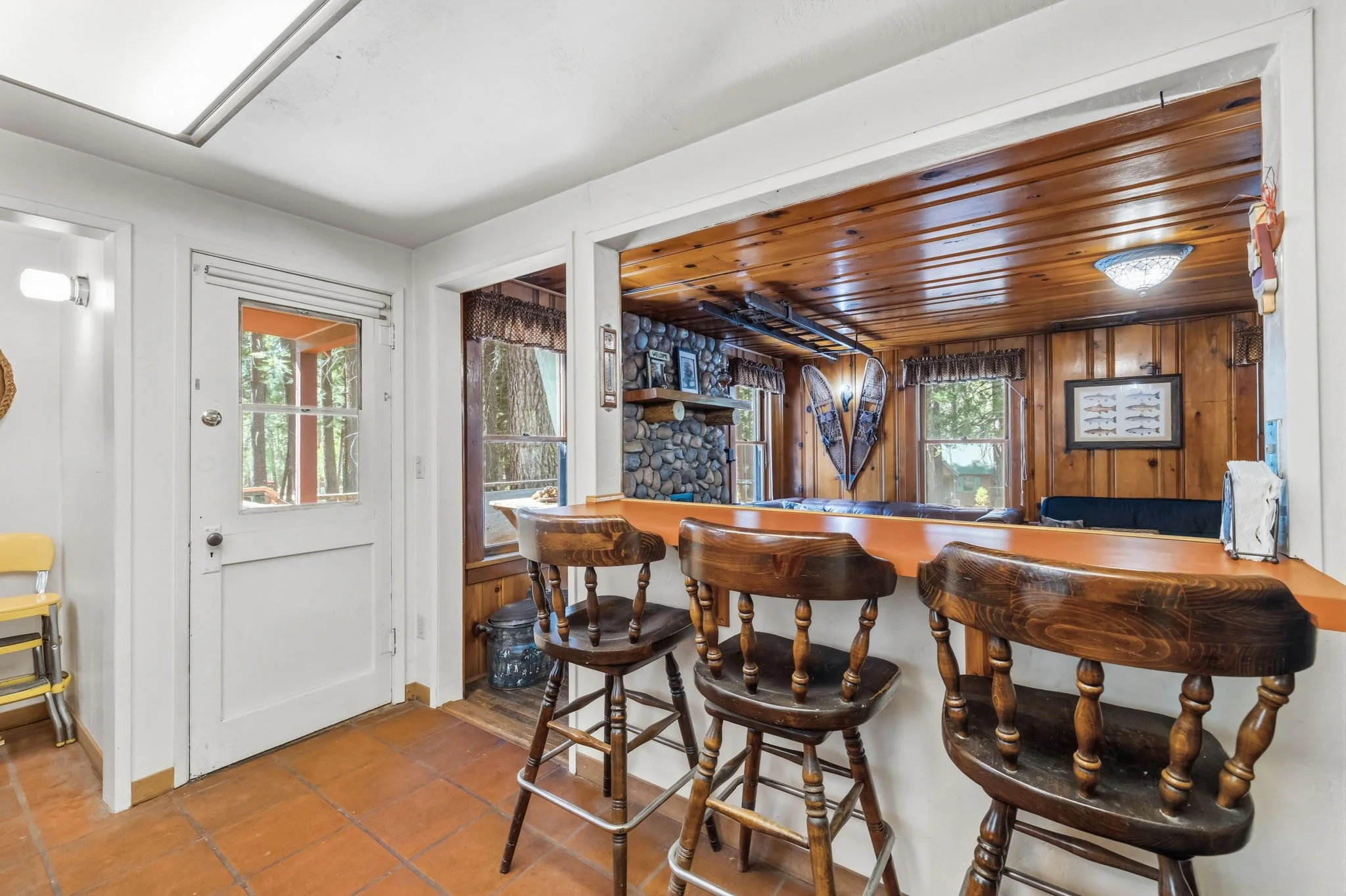 16-web-or-mls-112 Meadow View Rd-20.jpg