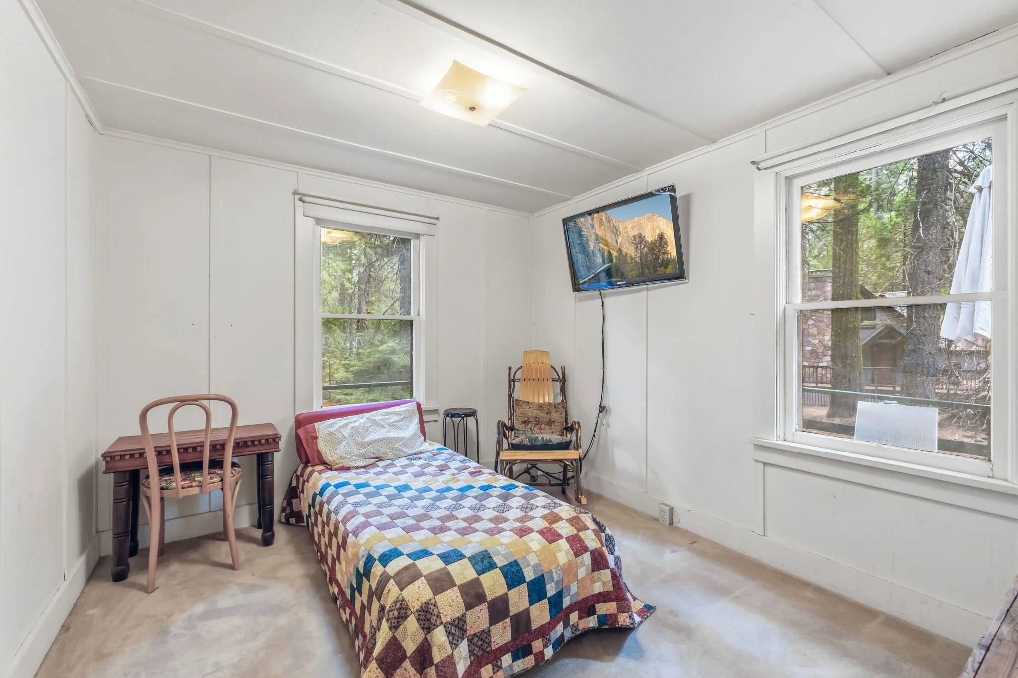 19-web-or-mls-112 Meadow View Rd-13.jpg
