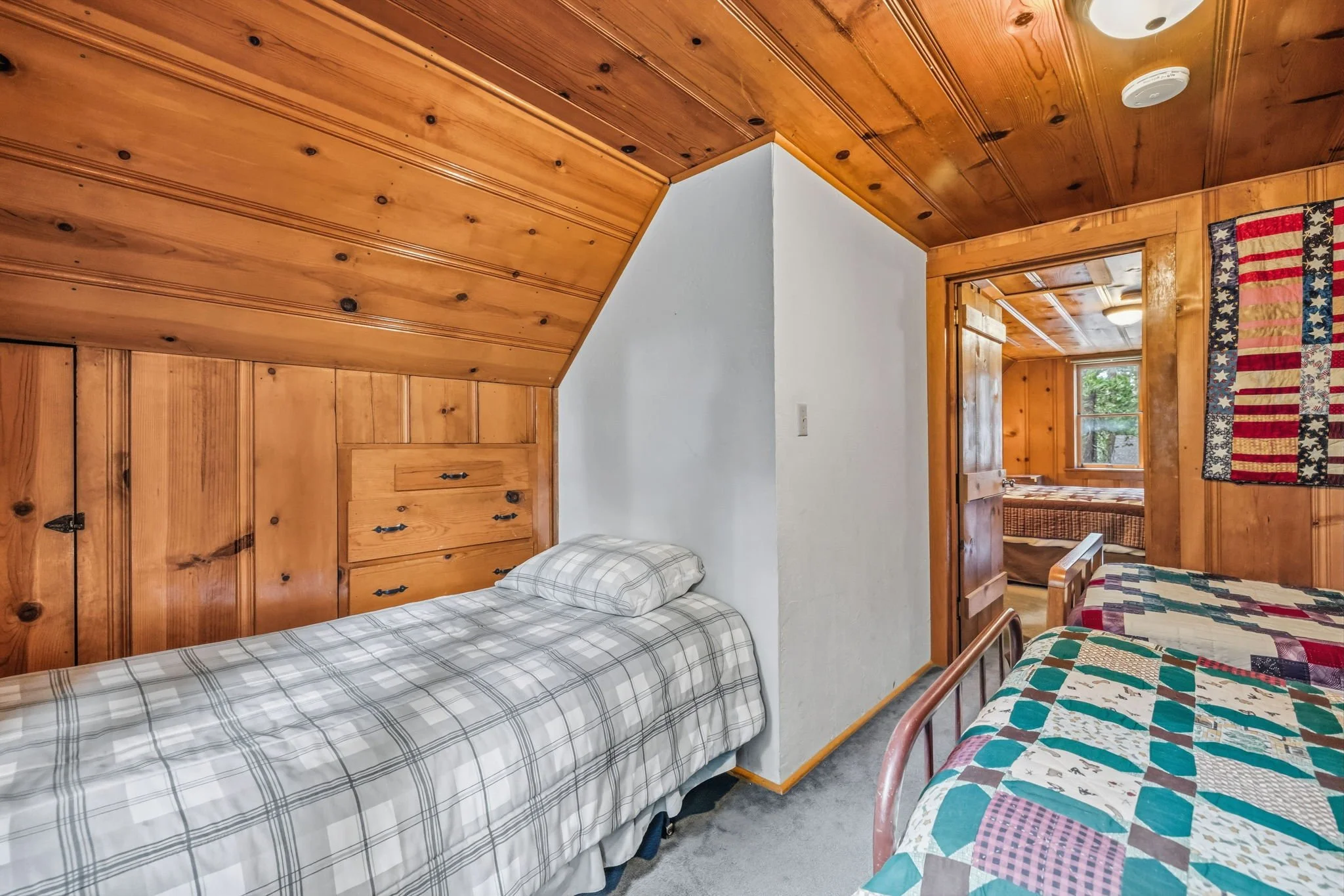 24-web-or-mls-112 Meadow View Rd-23.jpg