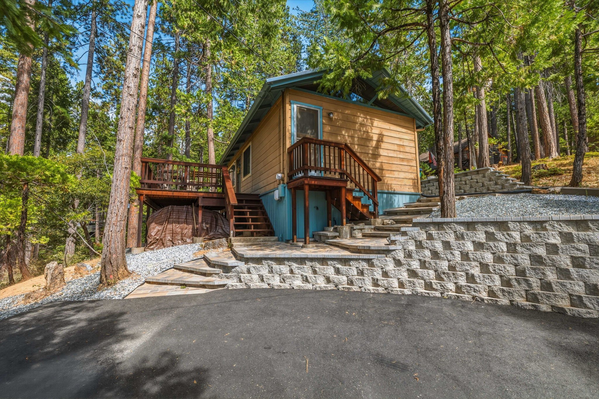2-web-or-mls-18826 Laurel Ave-2.jpg