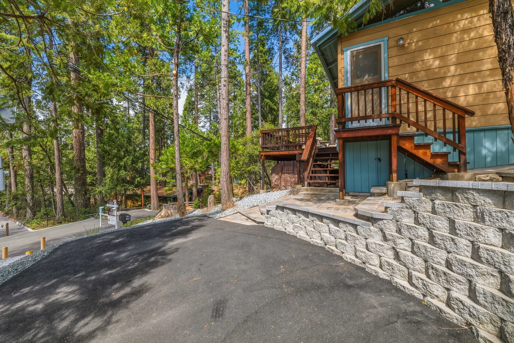 4-web-or-mls-18826 Laurel Ave-4.jpg