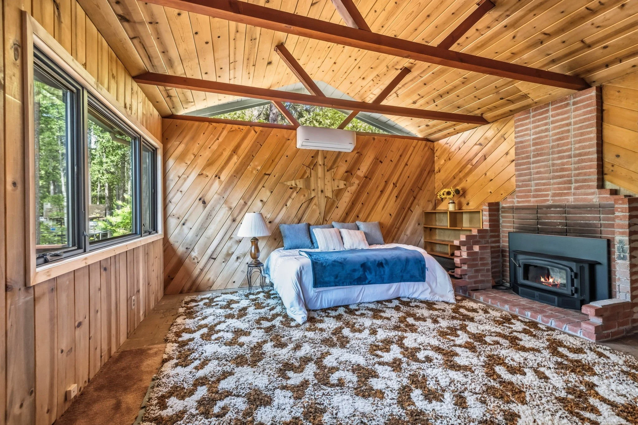 6-web-or-mls-18826 Laurel Ave-6.jpg