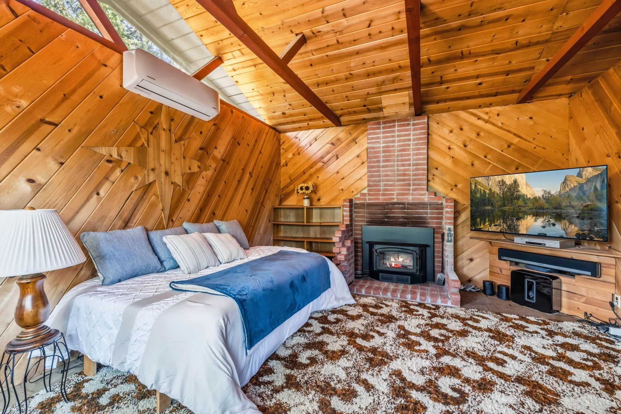 9-web-or-mls-18826 Laurel Ave-9.jpg