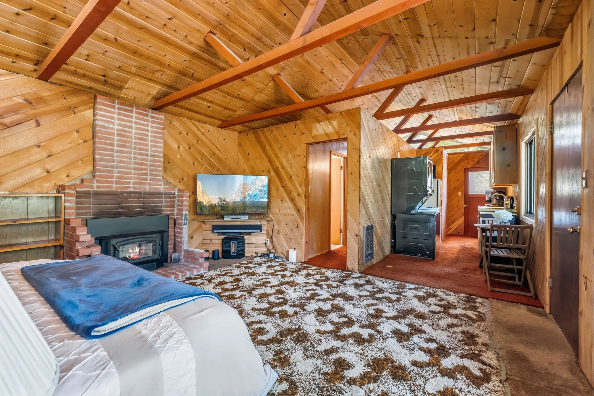 11-web-or-mls-18826 Laurel Ave-11.jpg