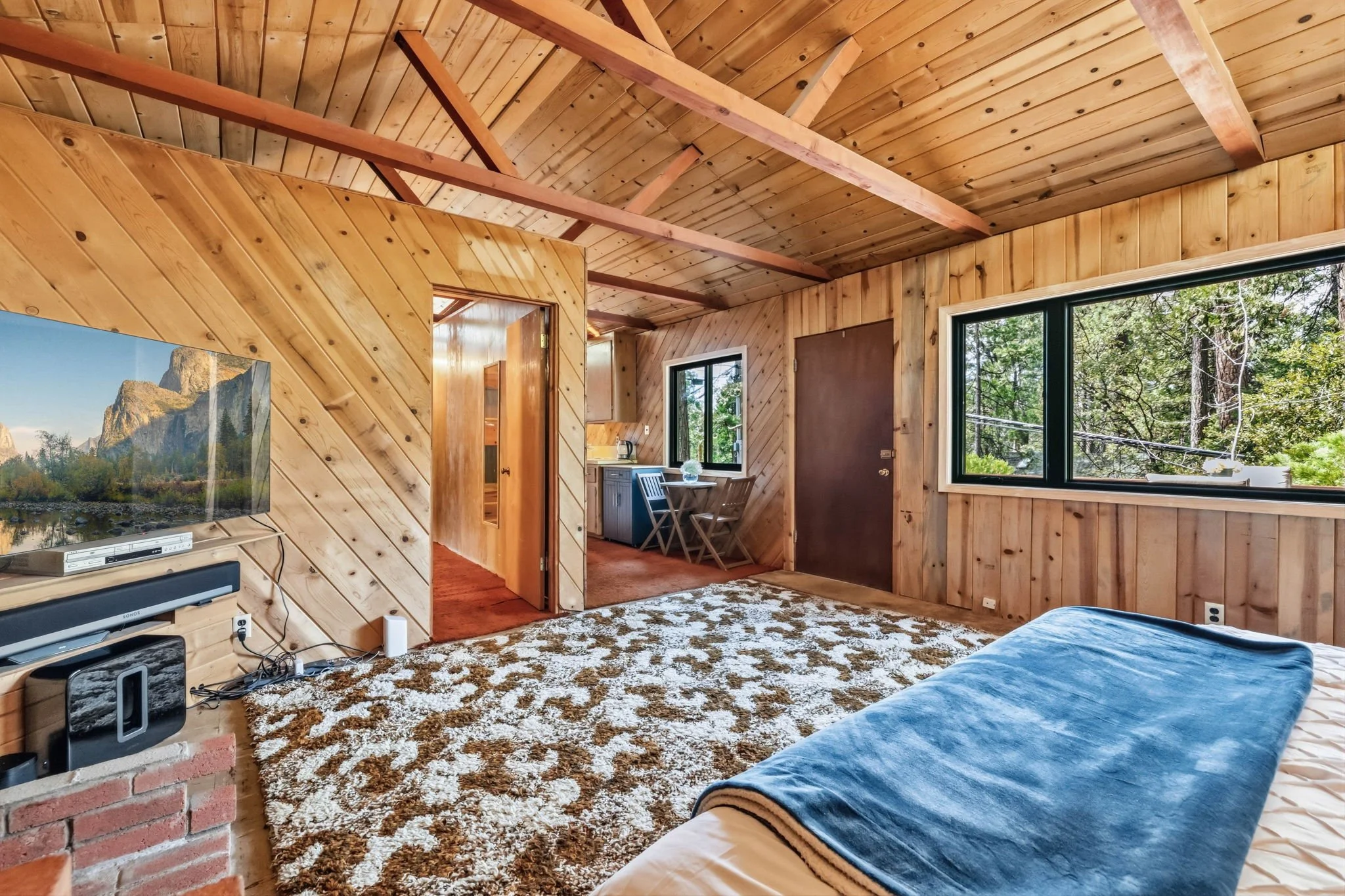 13-web-or-mls-18826 Laurel Ave-13.jpg