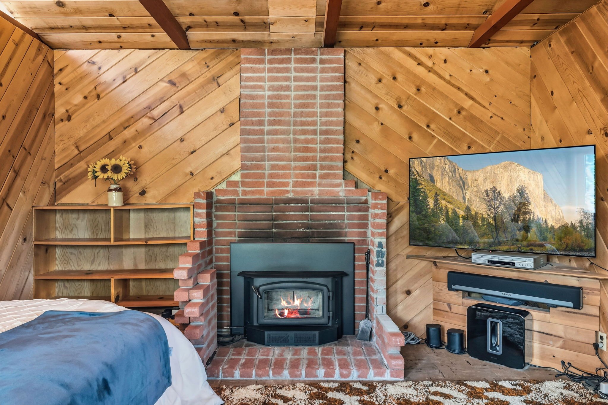 14-web-or-mls-18826 Laurel Ave-22.jpg
