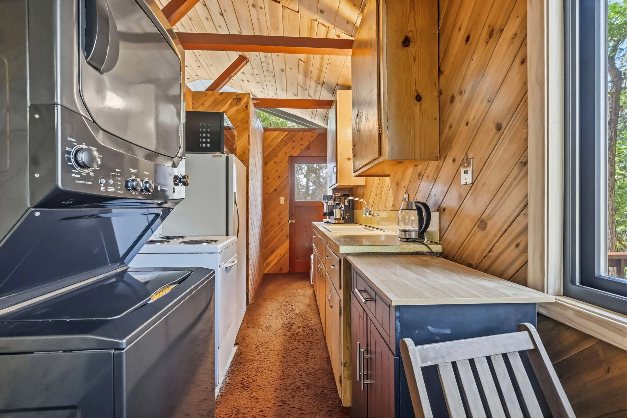 18-web-or-mls-16-print-18826 Laurel Ave-16.jpg