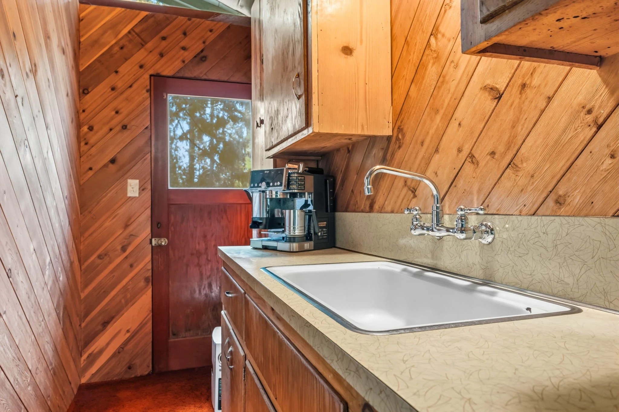 20-web-or-mls-18-print-18826 Laurel Ave-18.jpg