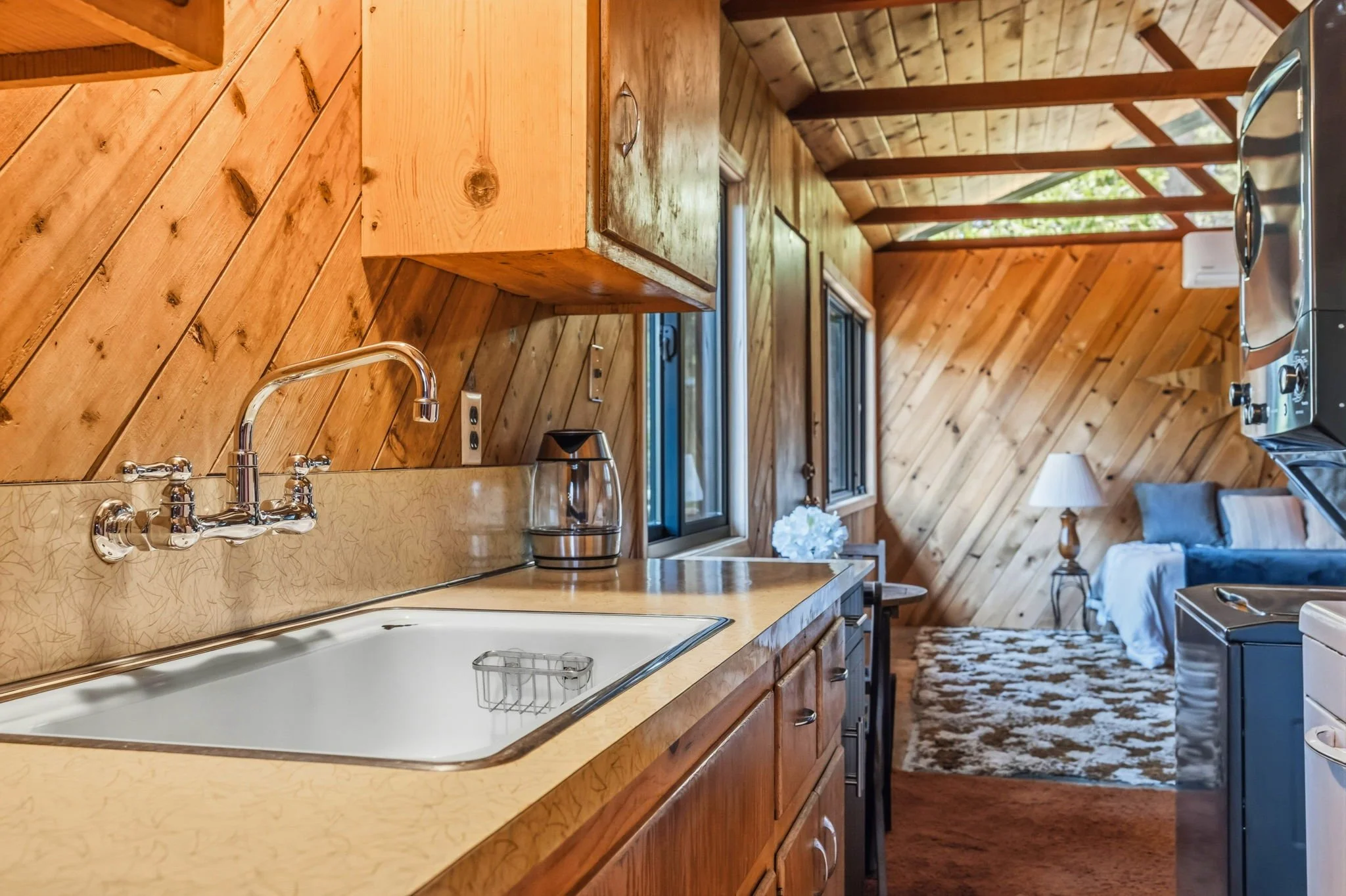 22-web-or-mls-20-print-18826 Laurel Ave-20.jpg