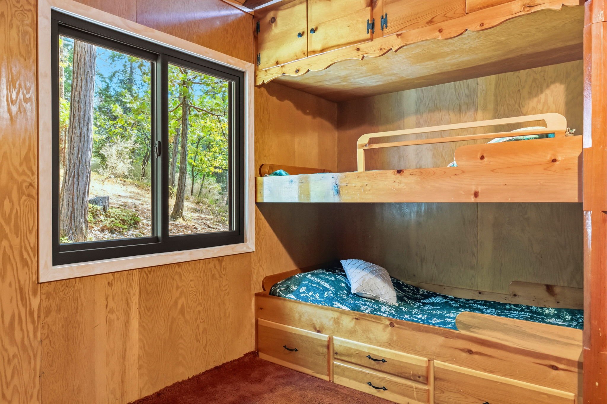 26-web-or-mls-26-print-18826 Laurel Ave-26.jpg