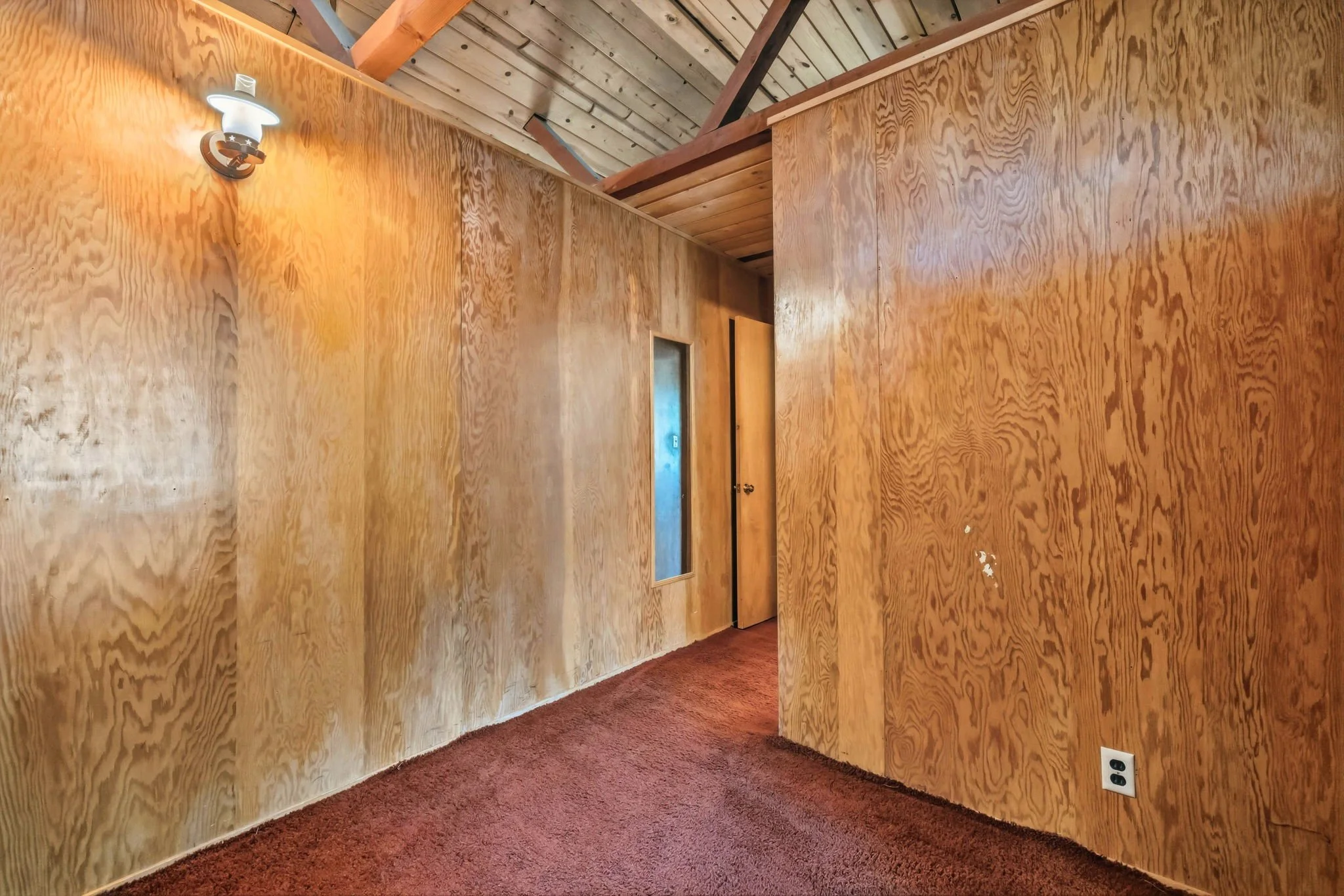 27-web-or-mls-27-print-18826 Laurel Ave-27.jpg