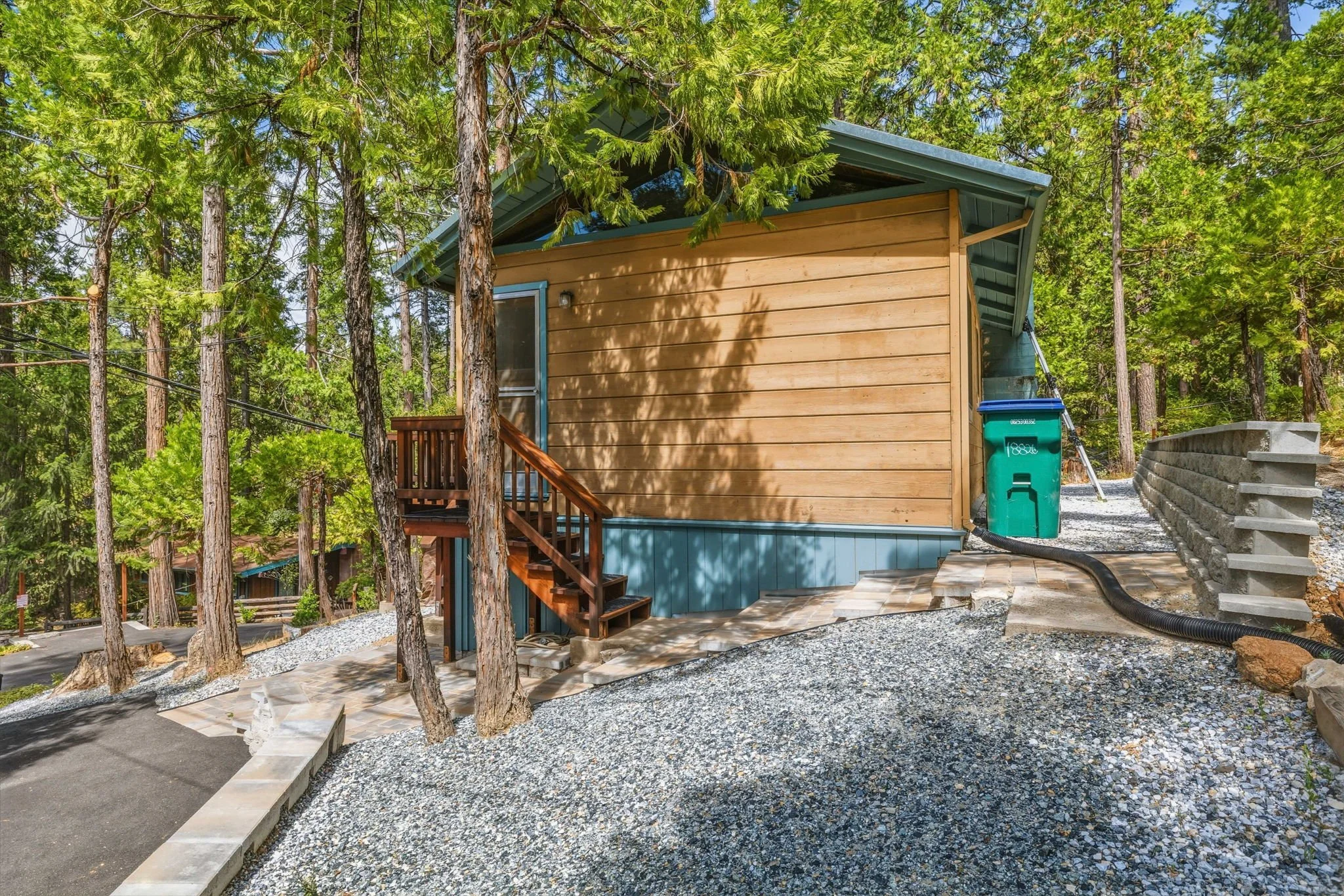 33-web-or-mls-18826 Laurel Ave-33.jpg