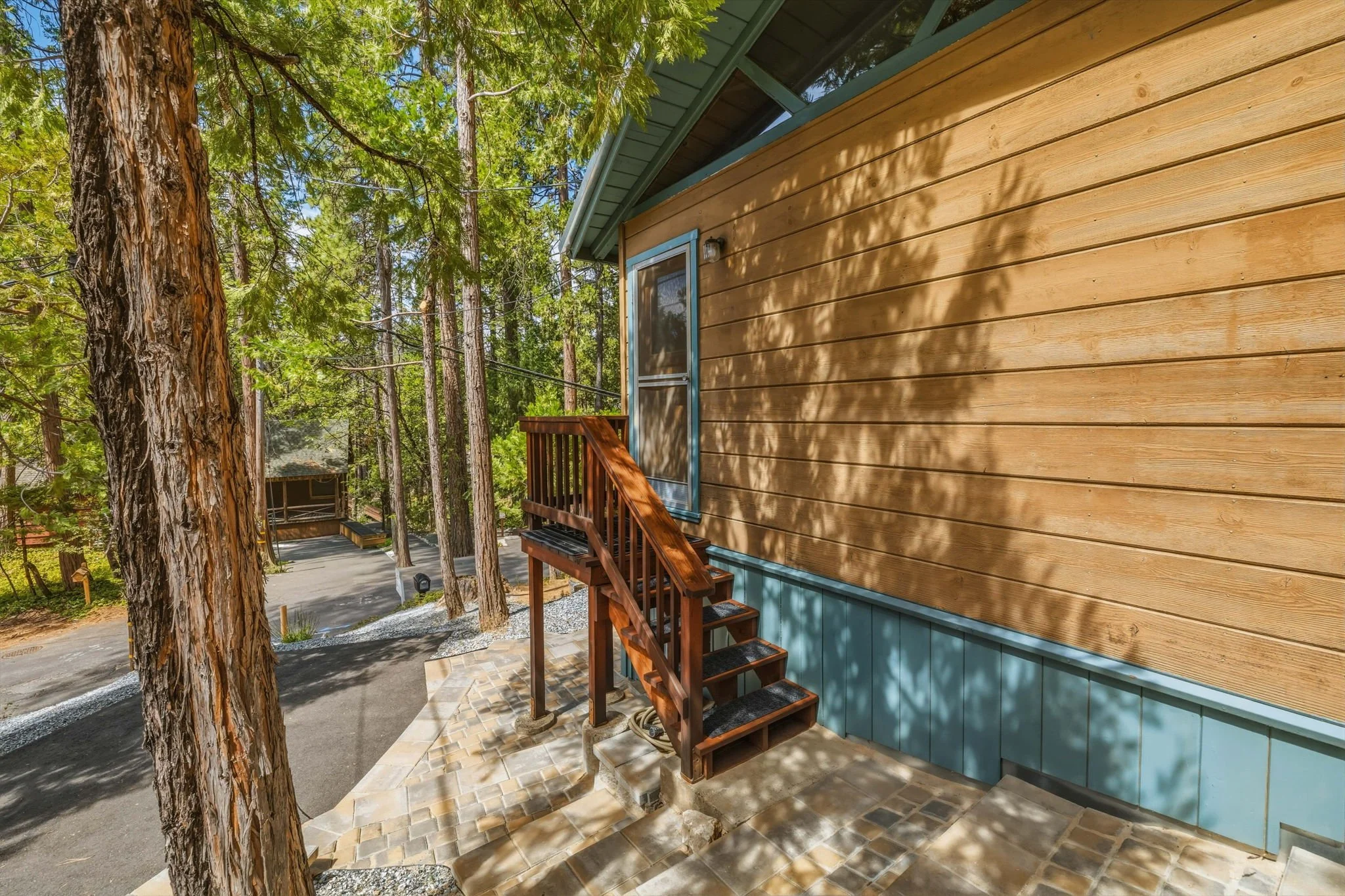 34-web-or-mls-18826 Laurel Ave-34.jpg