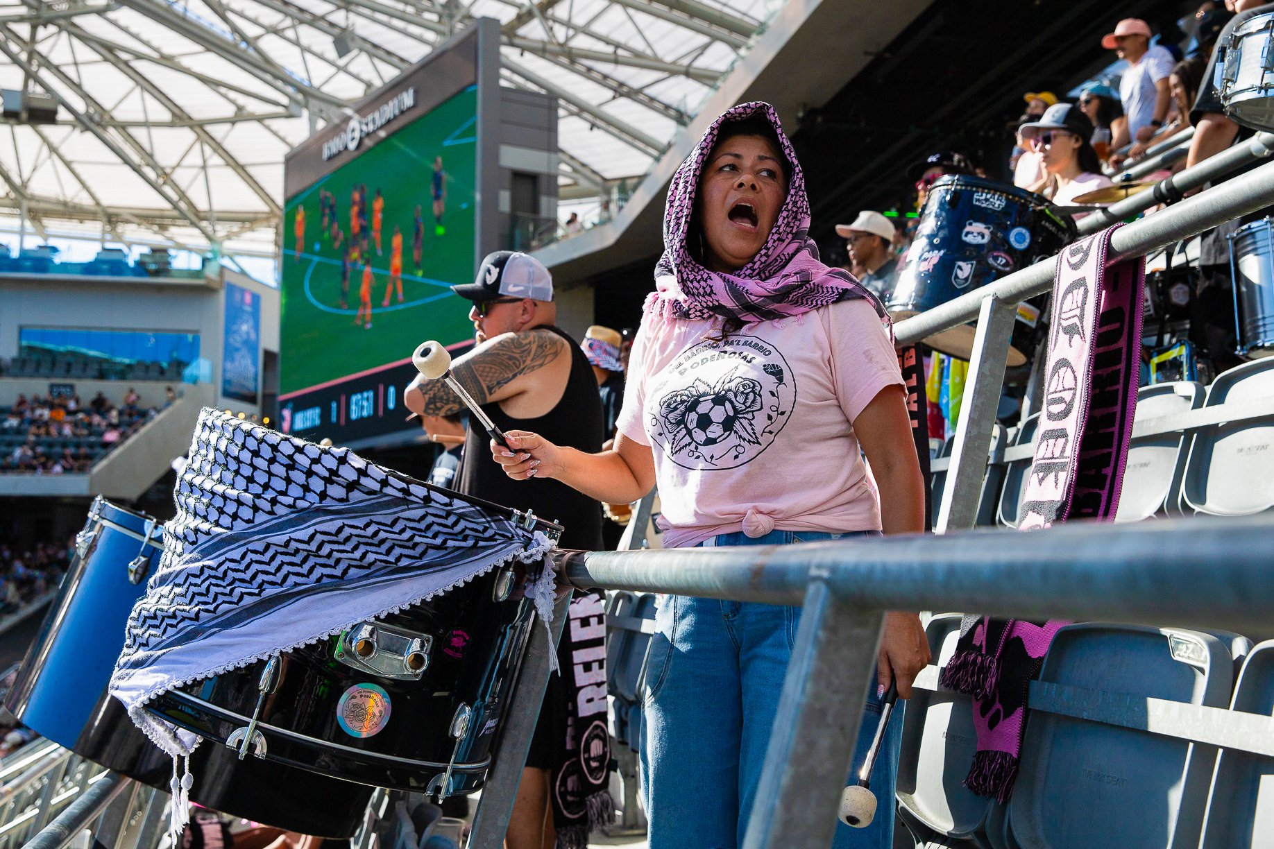 Leslie Rosales_Fan_2.jpg