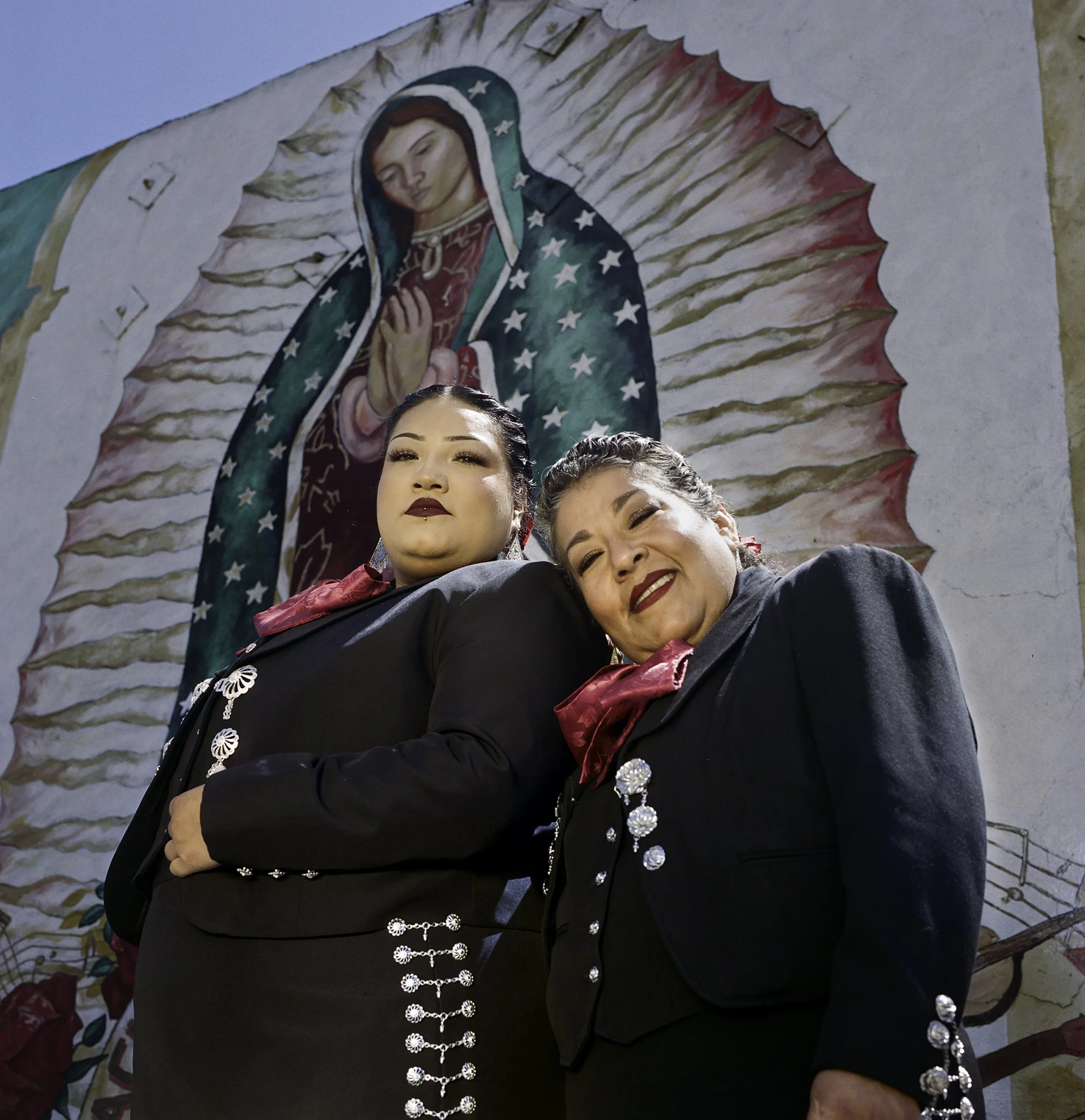 Poleth Cruz y Violeta Rojas, 2026
 
16 x 16 inches
 
 
Poleth Cruz and Violeta Rojas, third-generation and second-generation mariachi musicians, respectively. Members of Mariachi Gala de Los Angeles.
 
 
“Mariachi music says what words cannot.” -Pole
