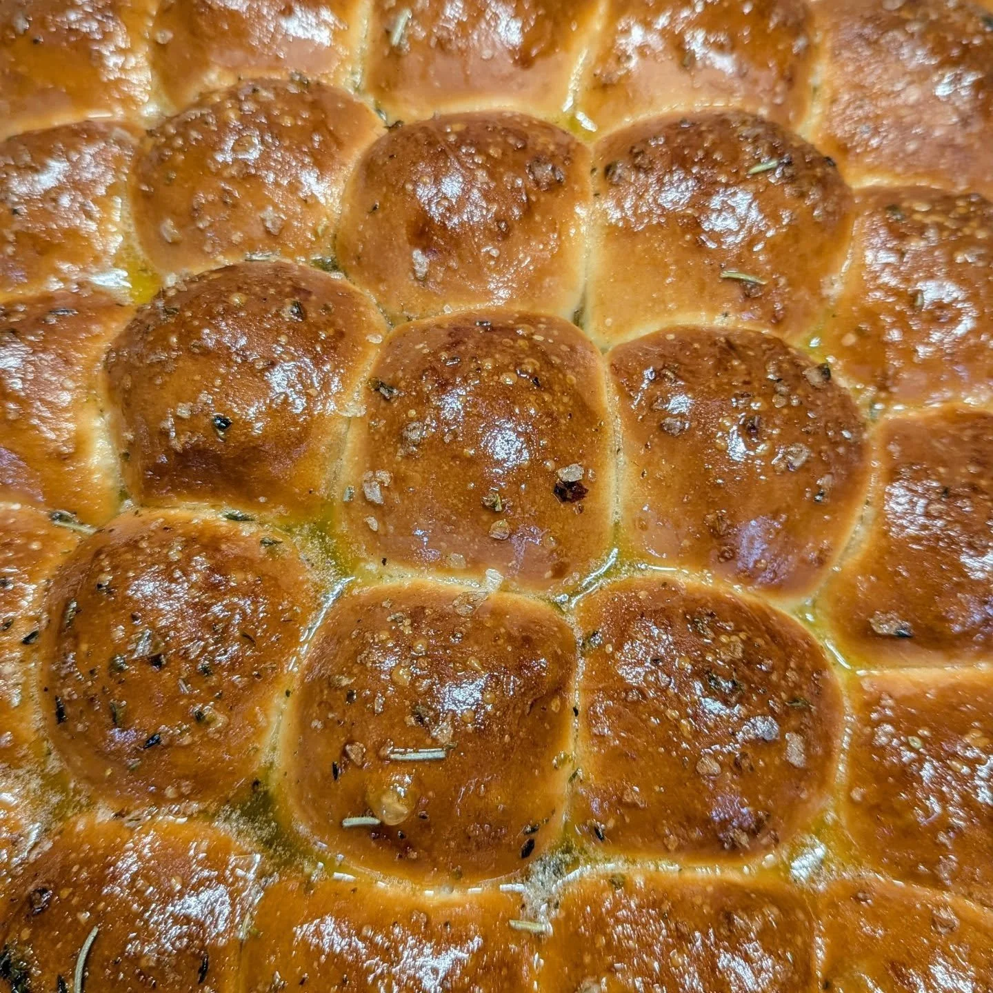This week&rsquo;s Signature Service featured our pull-apart bread &mdash; baked fresh, golden, and impossible to resist. Every week we rotate in new breads, muffins, and baked goods so there&rsquo;s always something warm and homemade on the table.

O