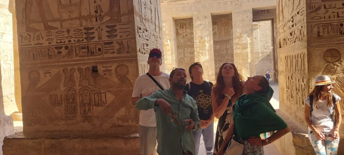 Skupina, ktorá sa vydala navštíviť silové miesta v Egypte s Le Rêve.
