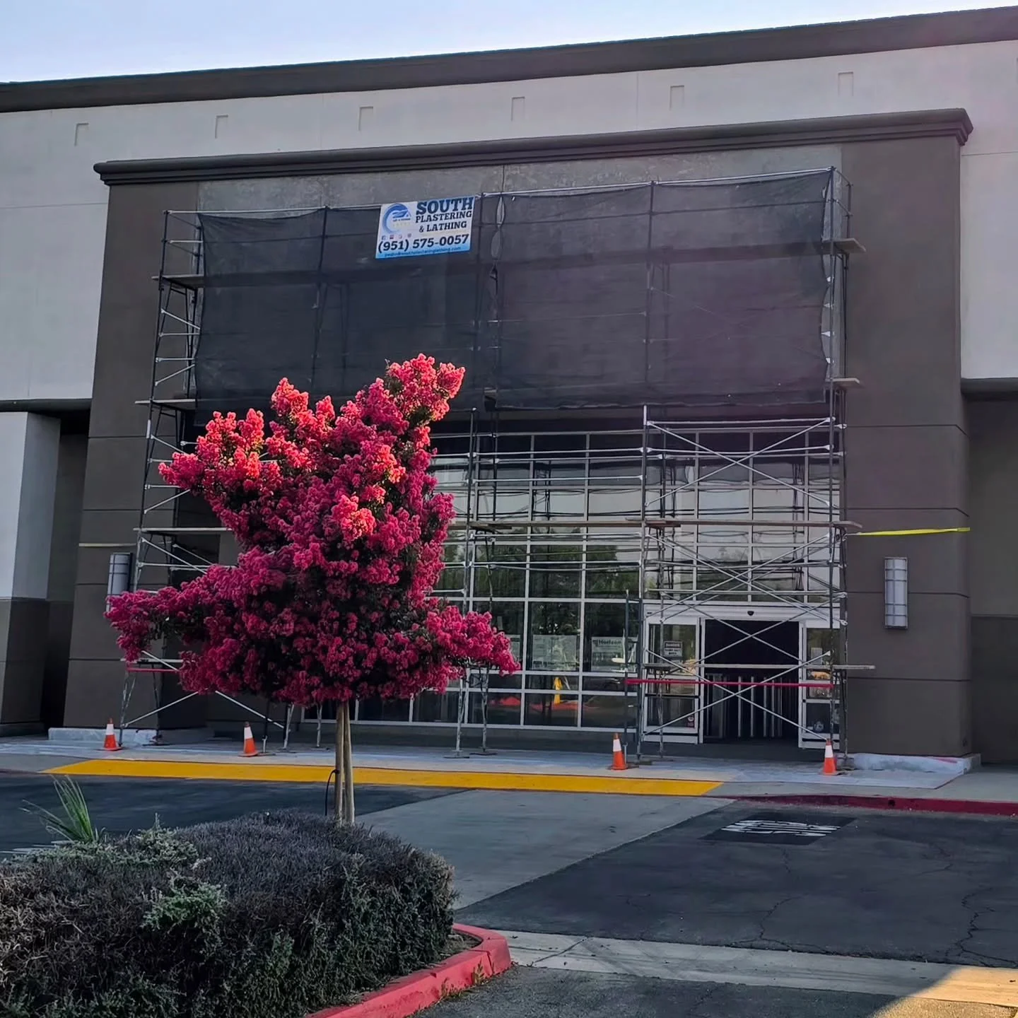 👷🏻&zwj;♂️💪🏽From Repairs to Reps 🏋🏻&zwj;♂️🏋🏻&zwj;♀️&ndash; SP&amp;L Prepping Hemet&rsquo;s New Planet Fitness!

Join our team!
👷🏻&zwj;♀️HIRING!!👷🏻&zwj;♂️
Call or follow the link in Bio to apply online!

&Uacute;nete a nuestro equipo!
👷🏻&