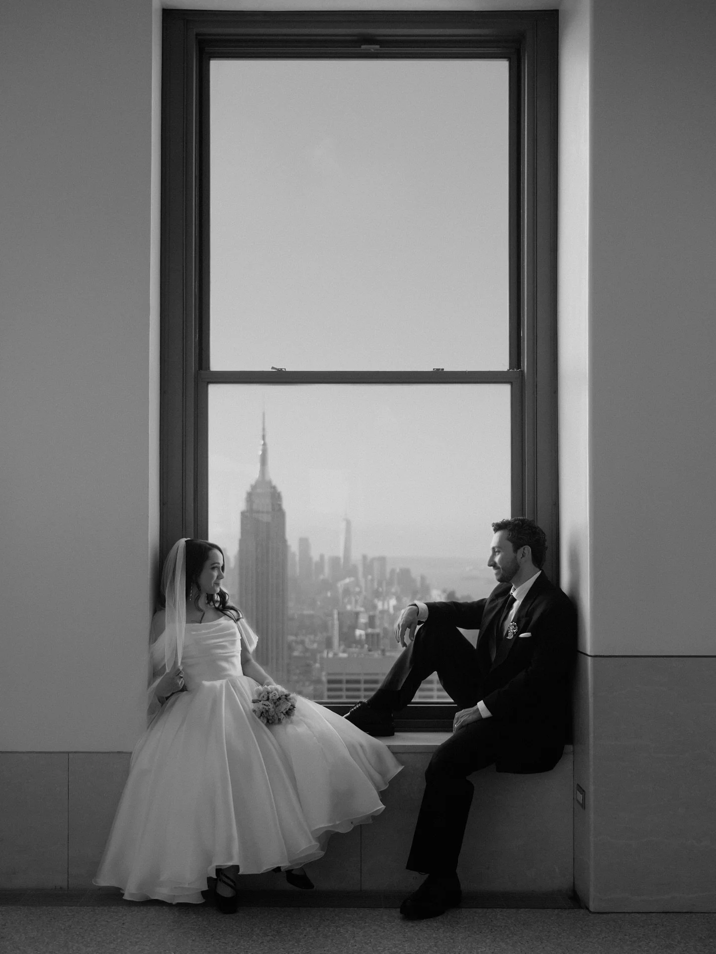 City views and newlywed bliss 🤍✨
.
.
.
#nycphotographer #nycweddingphotography #nycphotography #empirestatebuilding #justmarried
