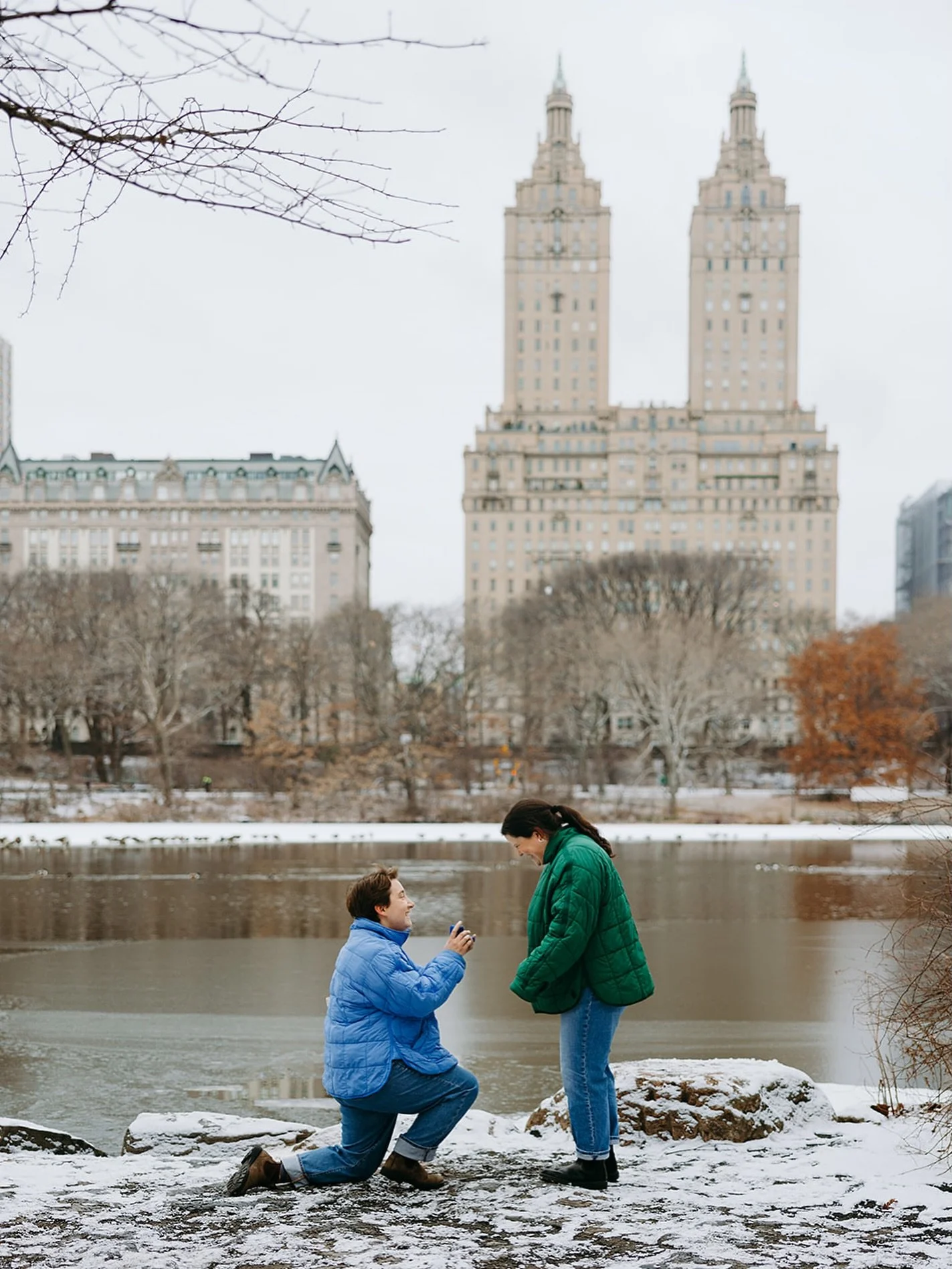 When the weather in NYC couldn&rsquo;t be any colder, but this magical moment couldn&rsquo;t be warmer 🥹💍 #nycengagement #nycsnowstorm #centralparkengagement #nycproposalphotographer