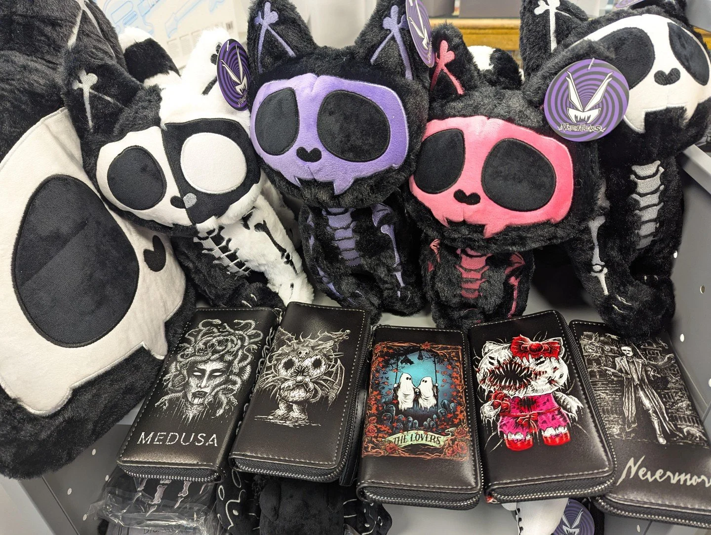 👻 Just in Time for Spooky Season 👻
We now have these adorable and super soft plushes available - as well as creeptastic wallets in a variety of designs! 
Happy Halloween everyone! 
#SkeletonCatPlushes #horrorwallets #halloween #gamestore #gamesc