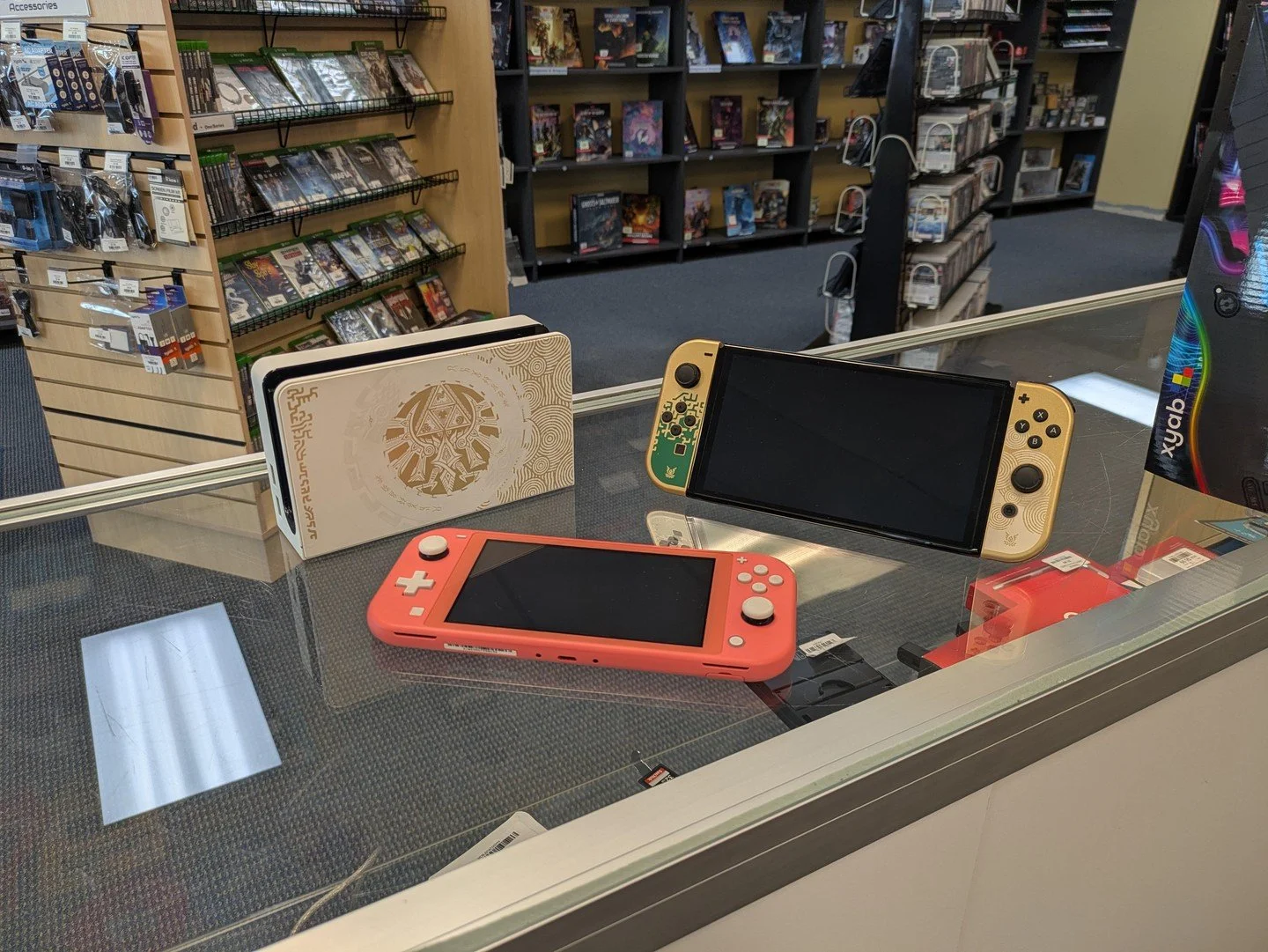 Satisfy your gaming craving with a stunning Zelda-themed Switch OLED that enhances your gaming experience or opt for the delightful coral Switch Lite, perfect for stylish gaming on the move!
