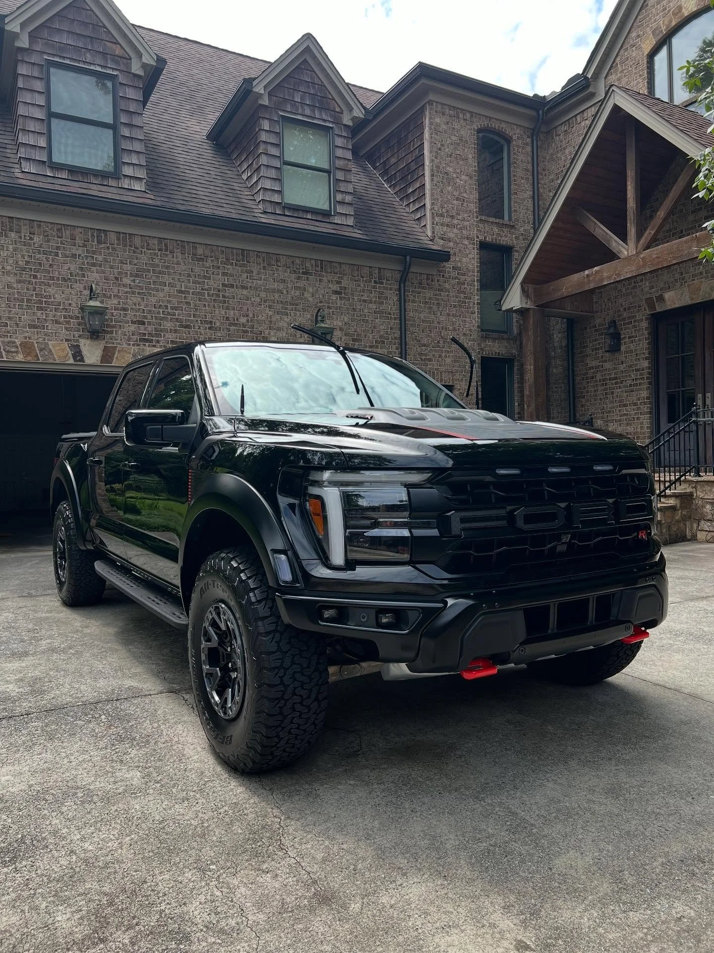 Raptor R dialed with a 5/9 year Ceramic Coating. To keep your investment protected, there is no better option than our 5/9 Ceramic-Coating. Booking in bio.