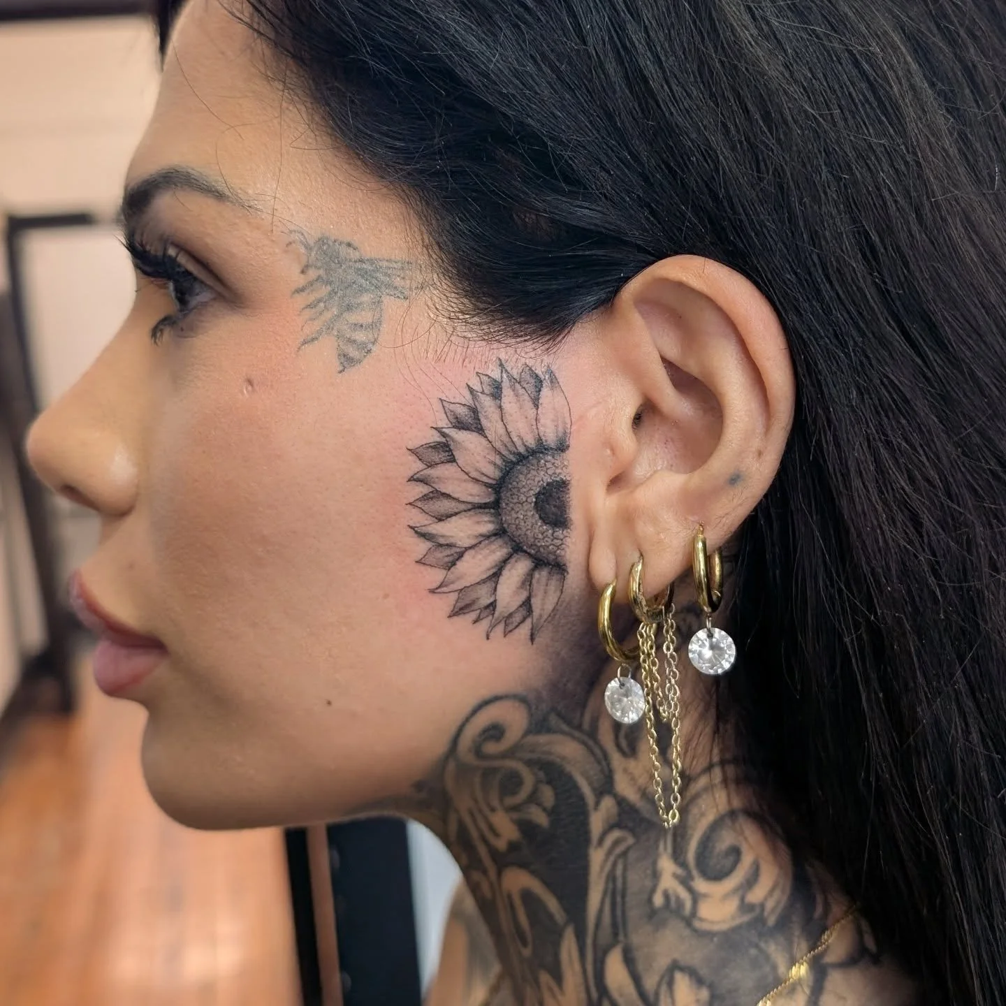 Always thankful for all those who trust me to tattoo them, especially delecate spots like the face
Hope you love it @champagneandcaviar_ 

#tattoo #facetattoo #sunflower #fineline